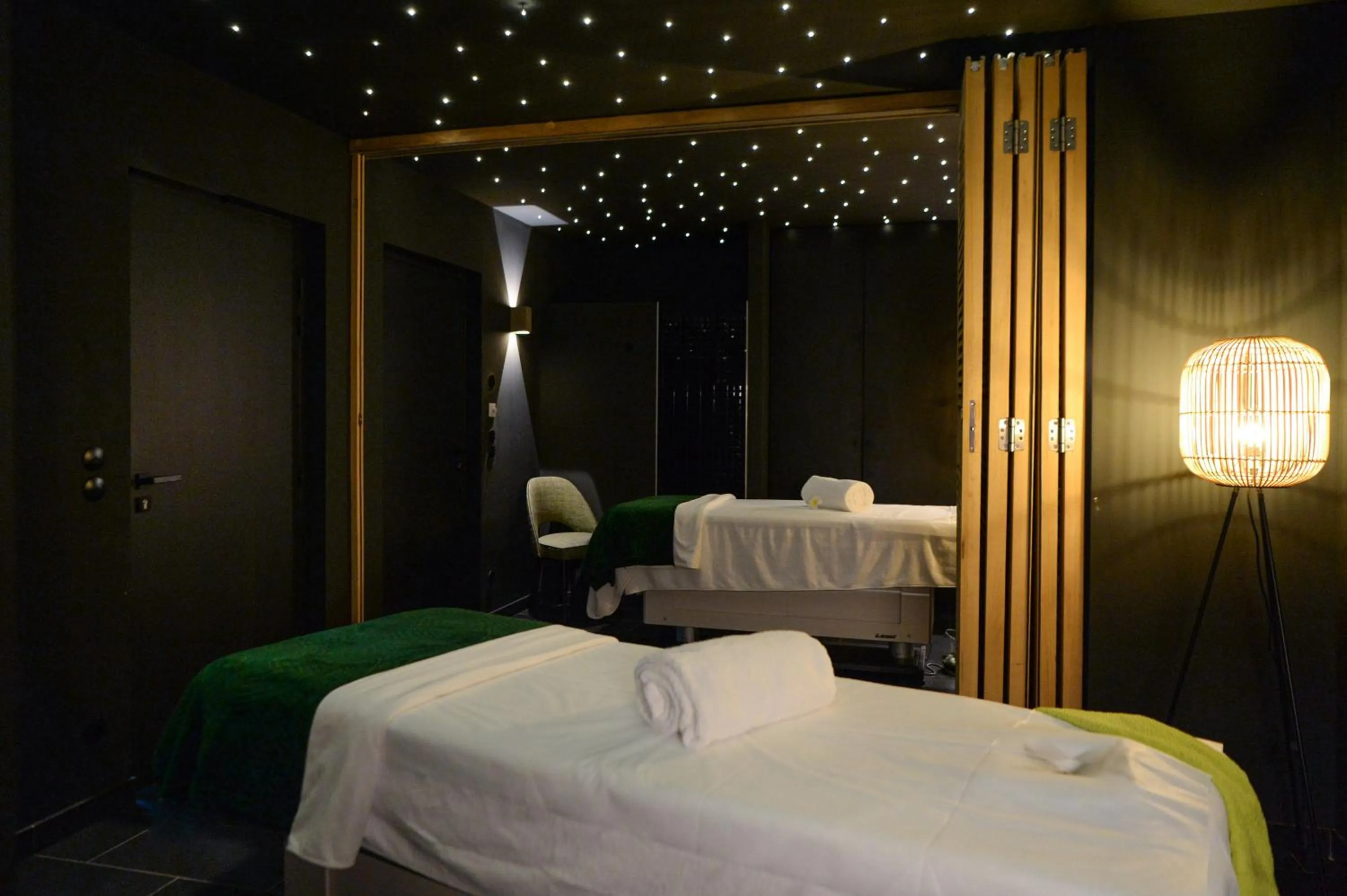 Massage, Bed in Les Jardins de Coppélia