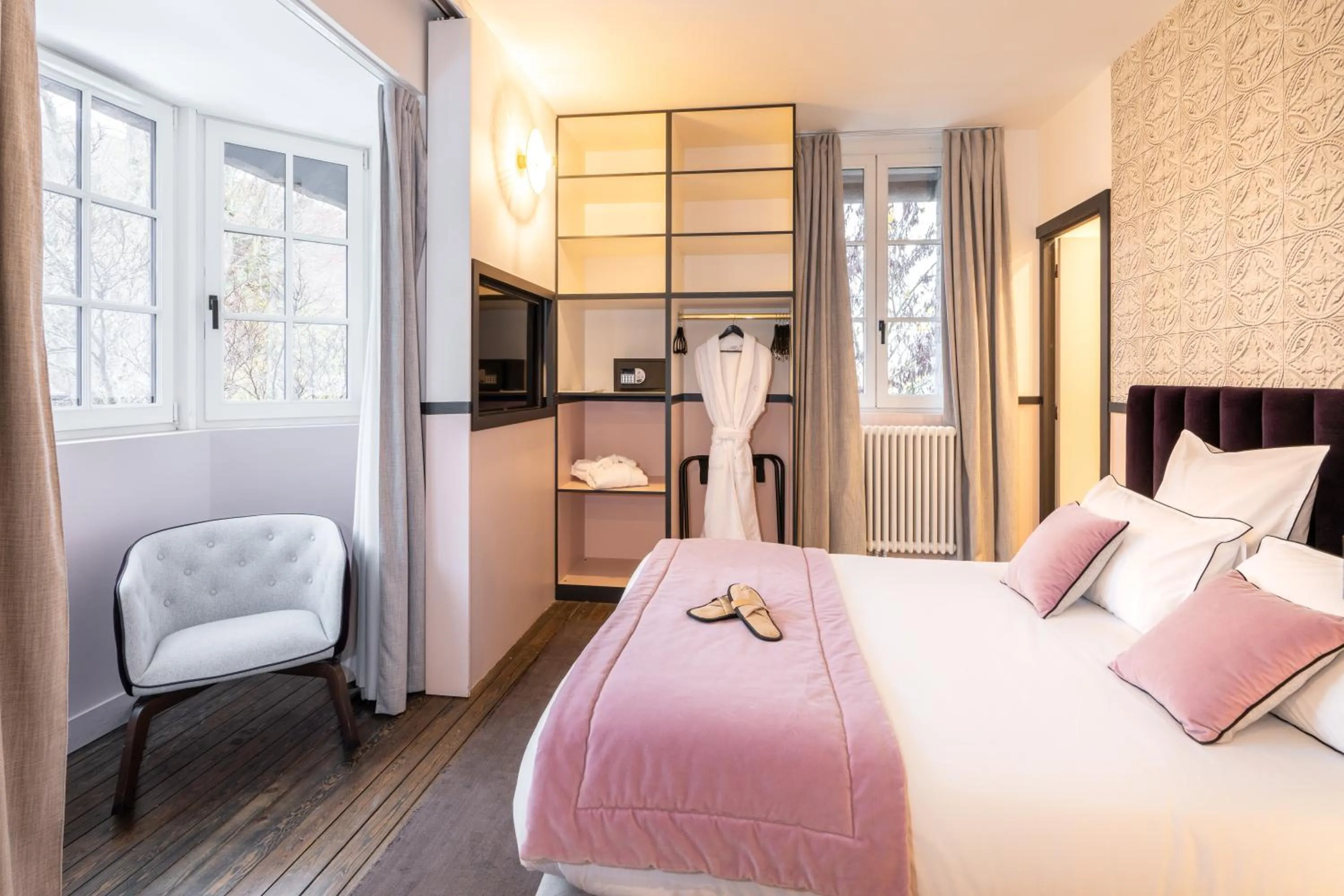 Bedroom, Bed in Les Jardins de Coppélia