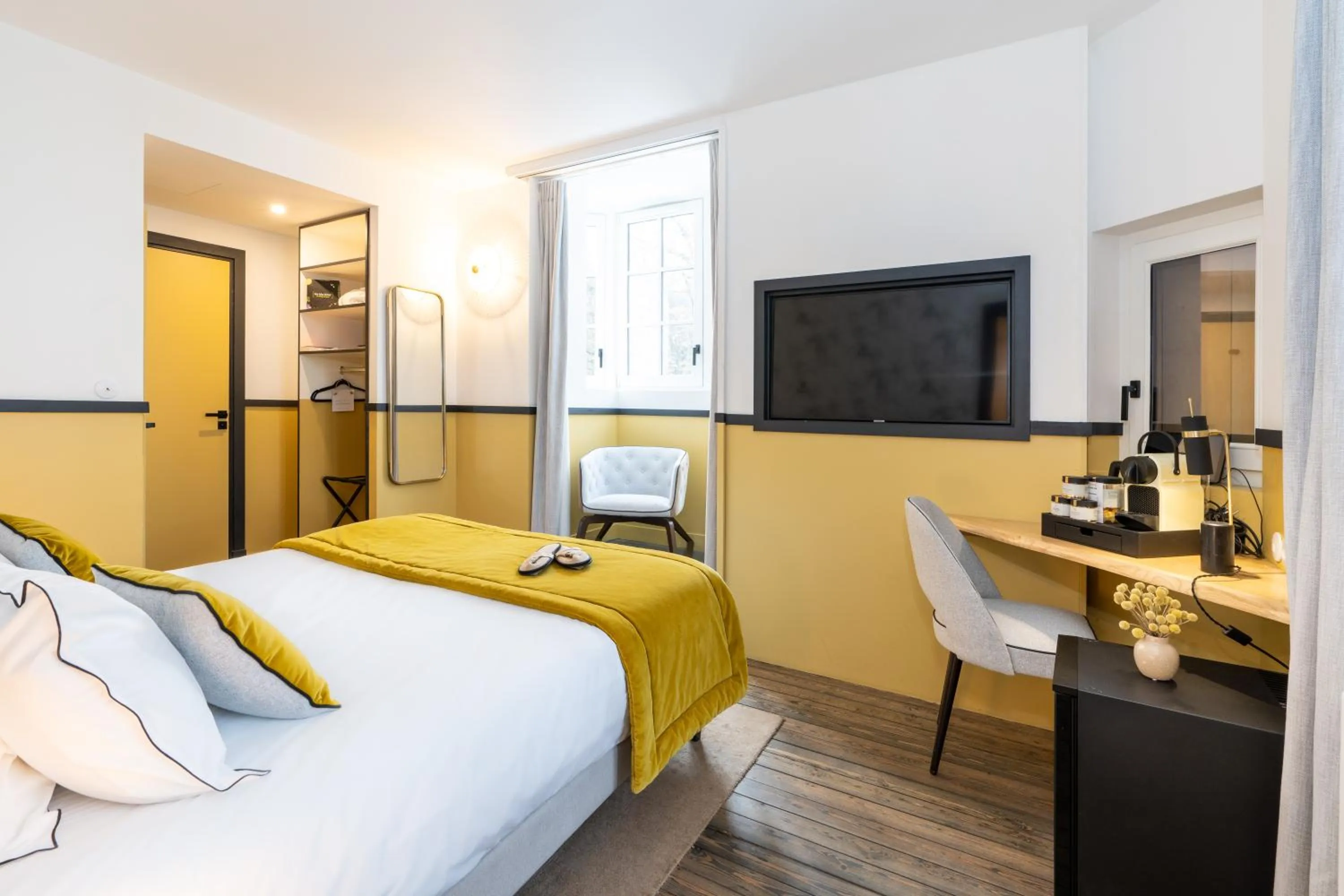 Bedroom, Bed in Les Jardins de Coppélia