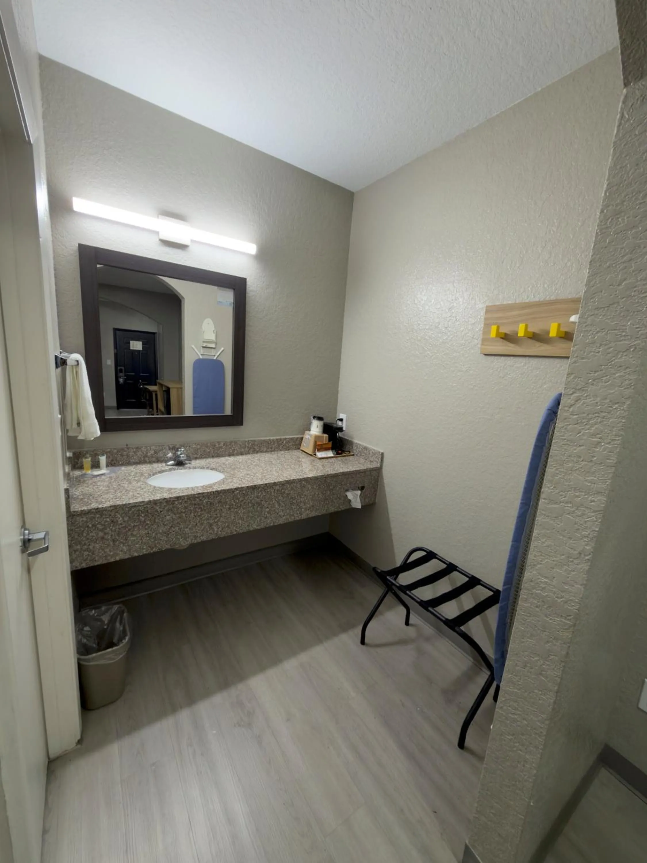 Super 8 by Wyndham Houston/Brookhollow NW