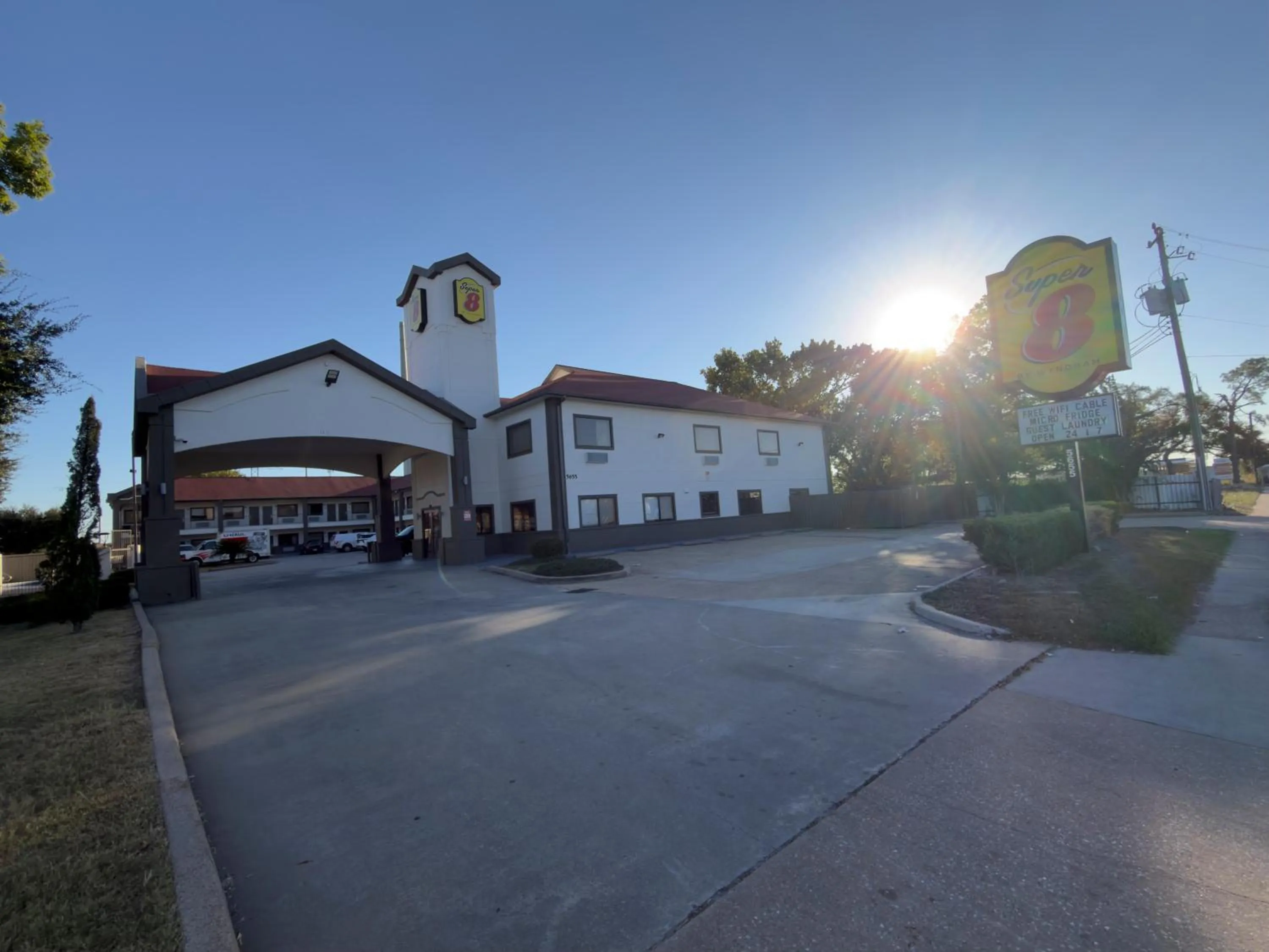 Super 8 by Wyndham Houston/Brookhollow NW