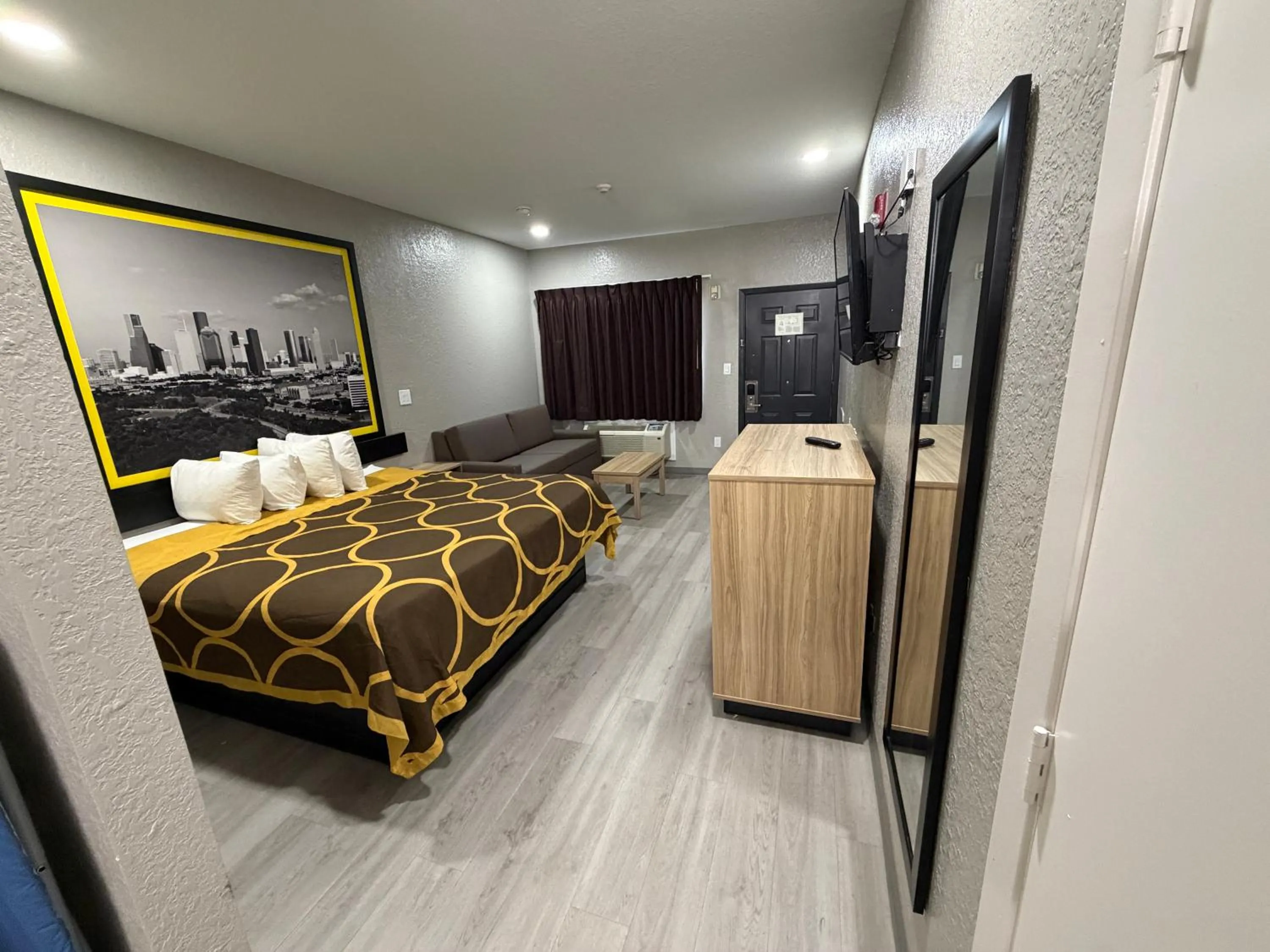 Bed in Super 8 by Wyndham Houston/Brookhollow NW