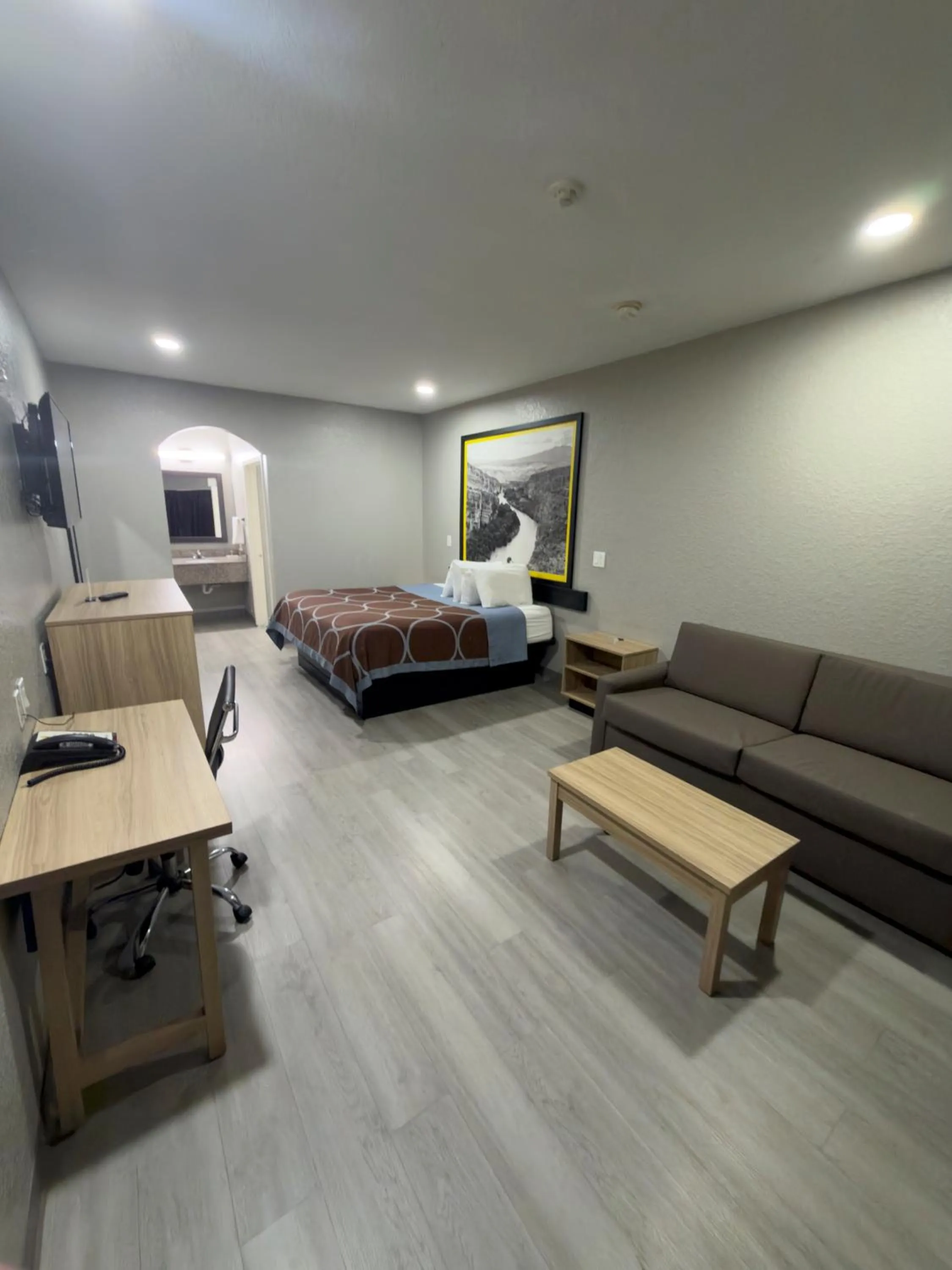 Bed in Super 8 by Wyndham Houston/Brookhollow NW