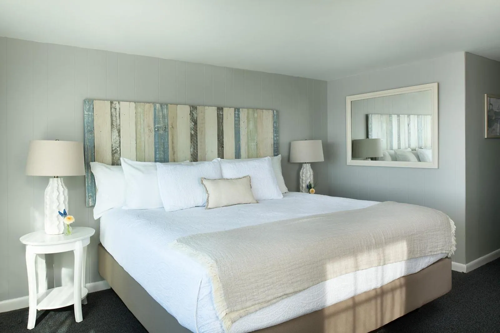 Bed in Cutty Sark Motel