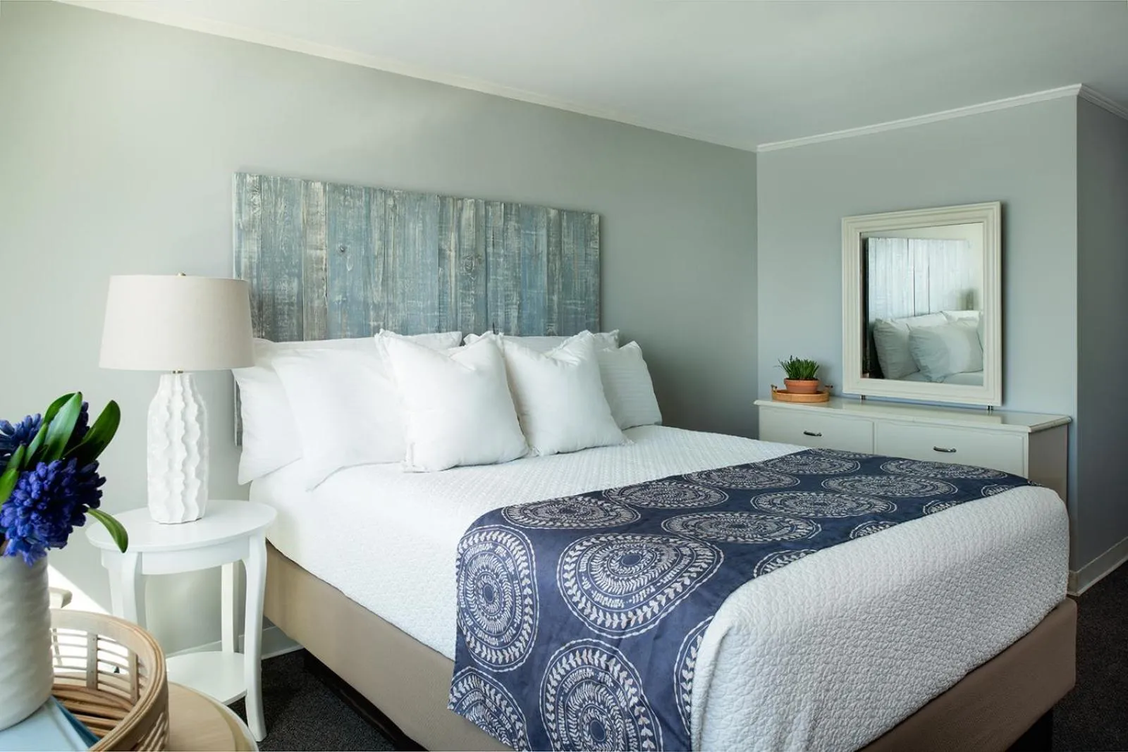 Bed in Cutty Sark Motel