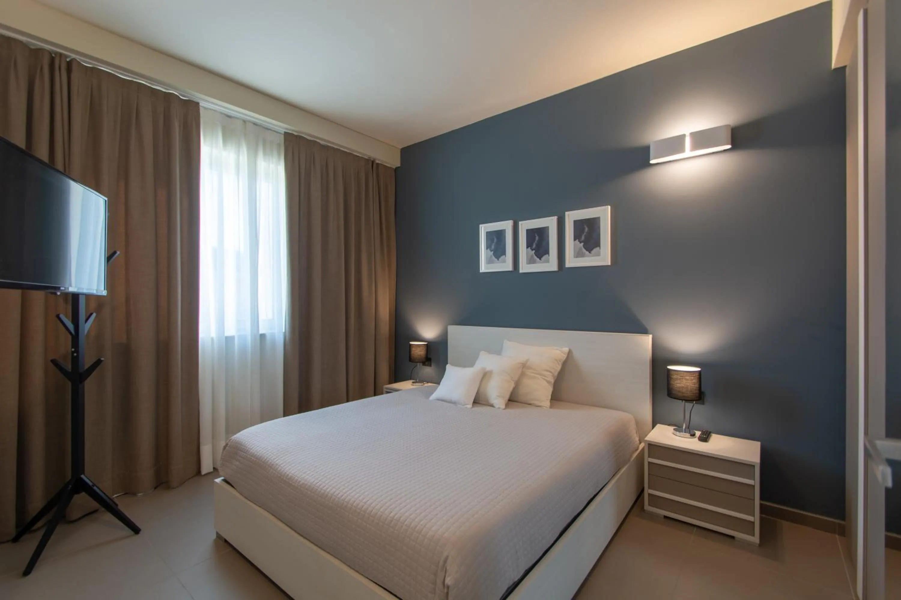 Bed in ATMOSFERA APARTMENTS & SUITES