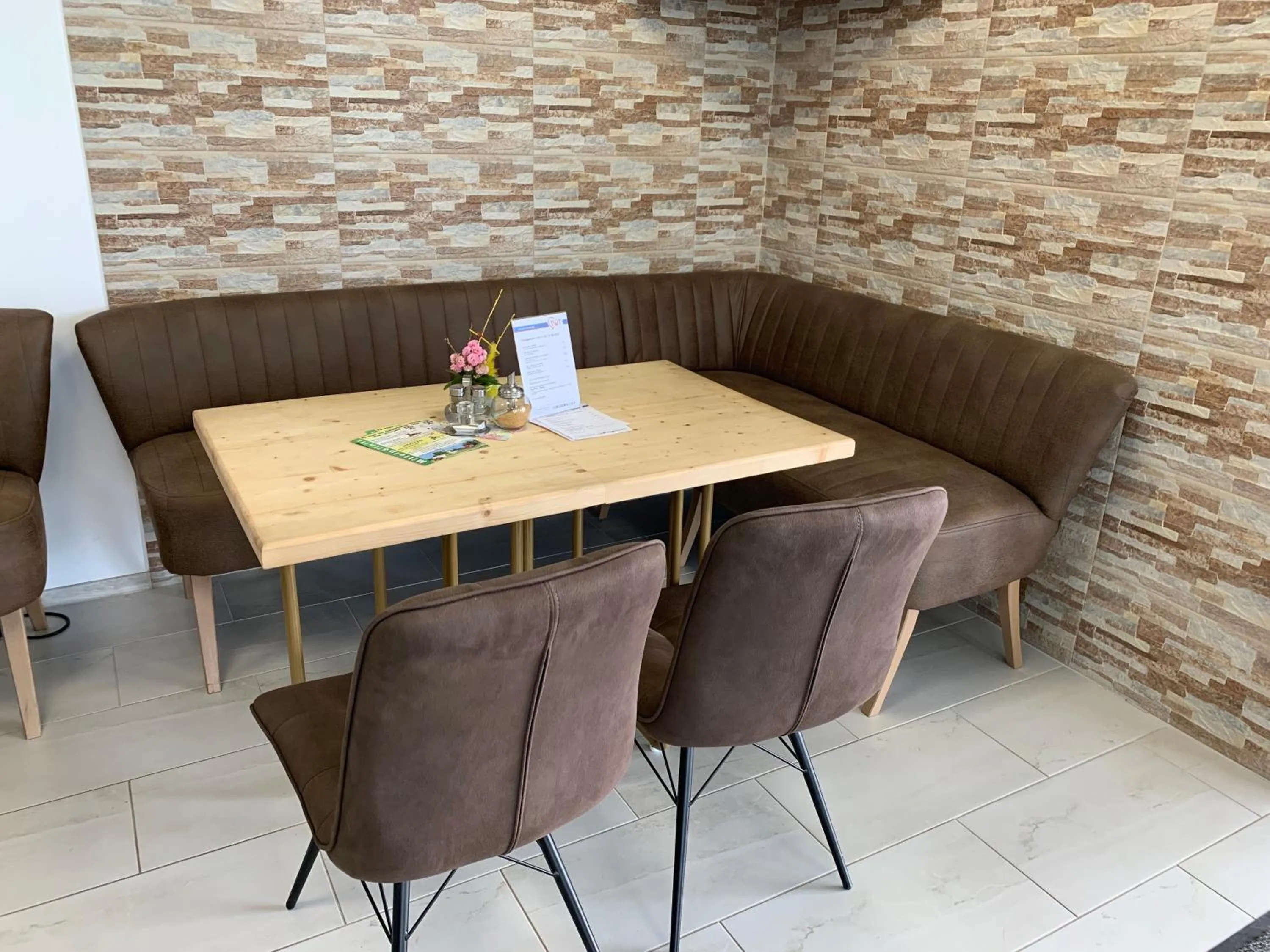 Decorative detail in TWT Motel