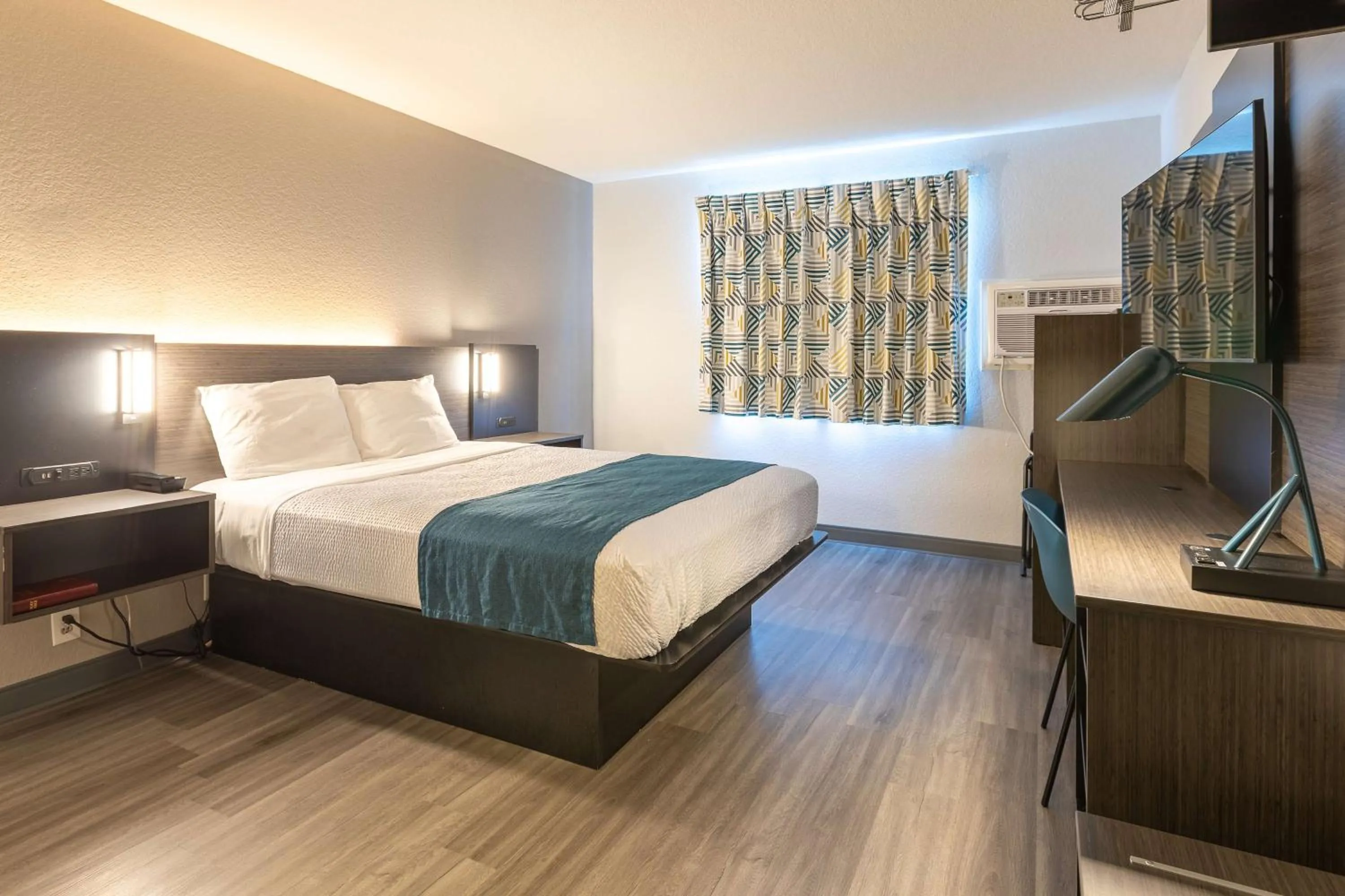 Bedroom, Bed in Motel 6-Fort Lupton, CO