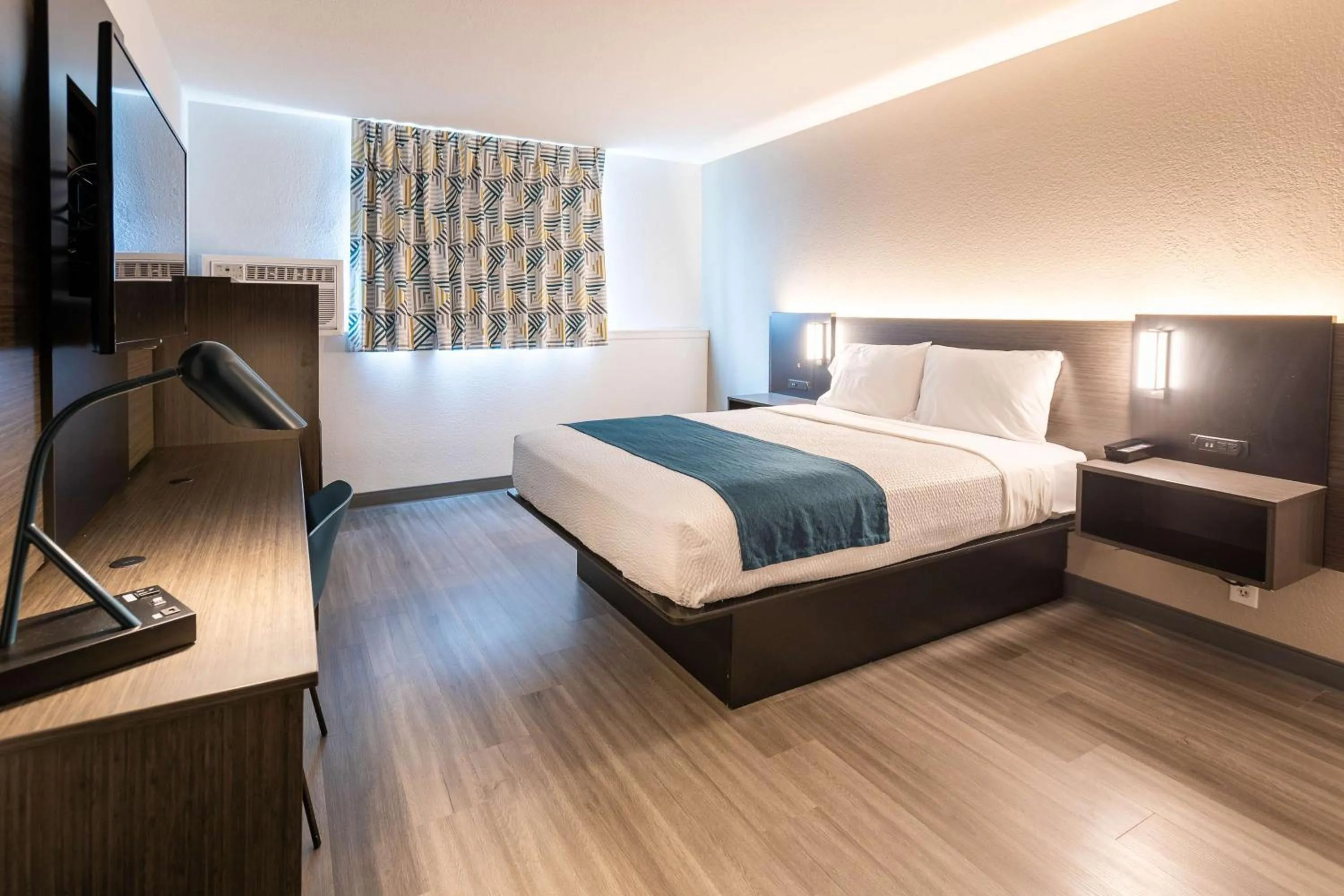 Bedroom, Bed in Motel 6-Fort Lupton, CO