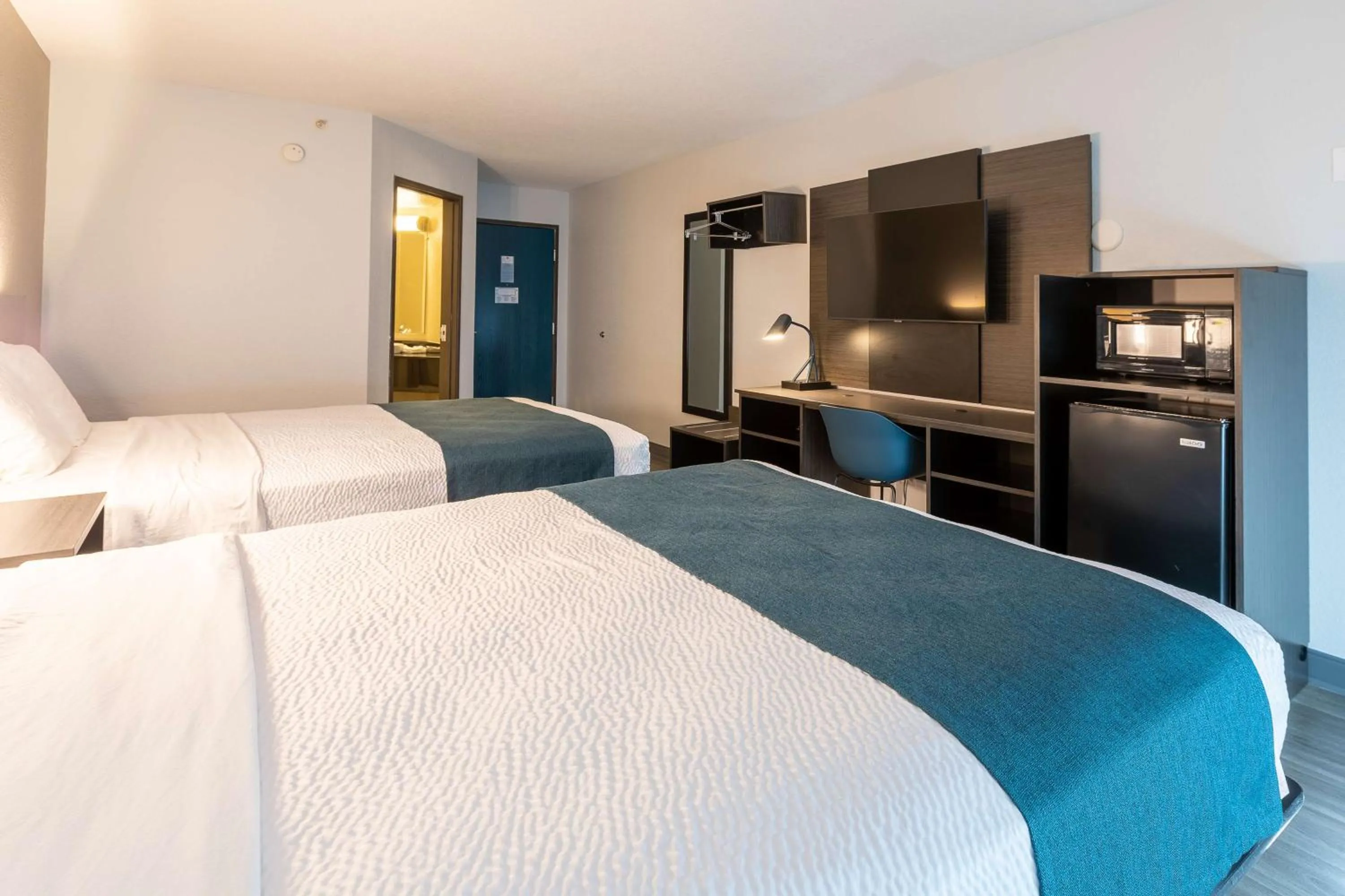 Bedroom, Bed in Motel 6-Fort Lupton, CO