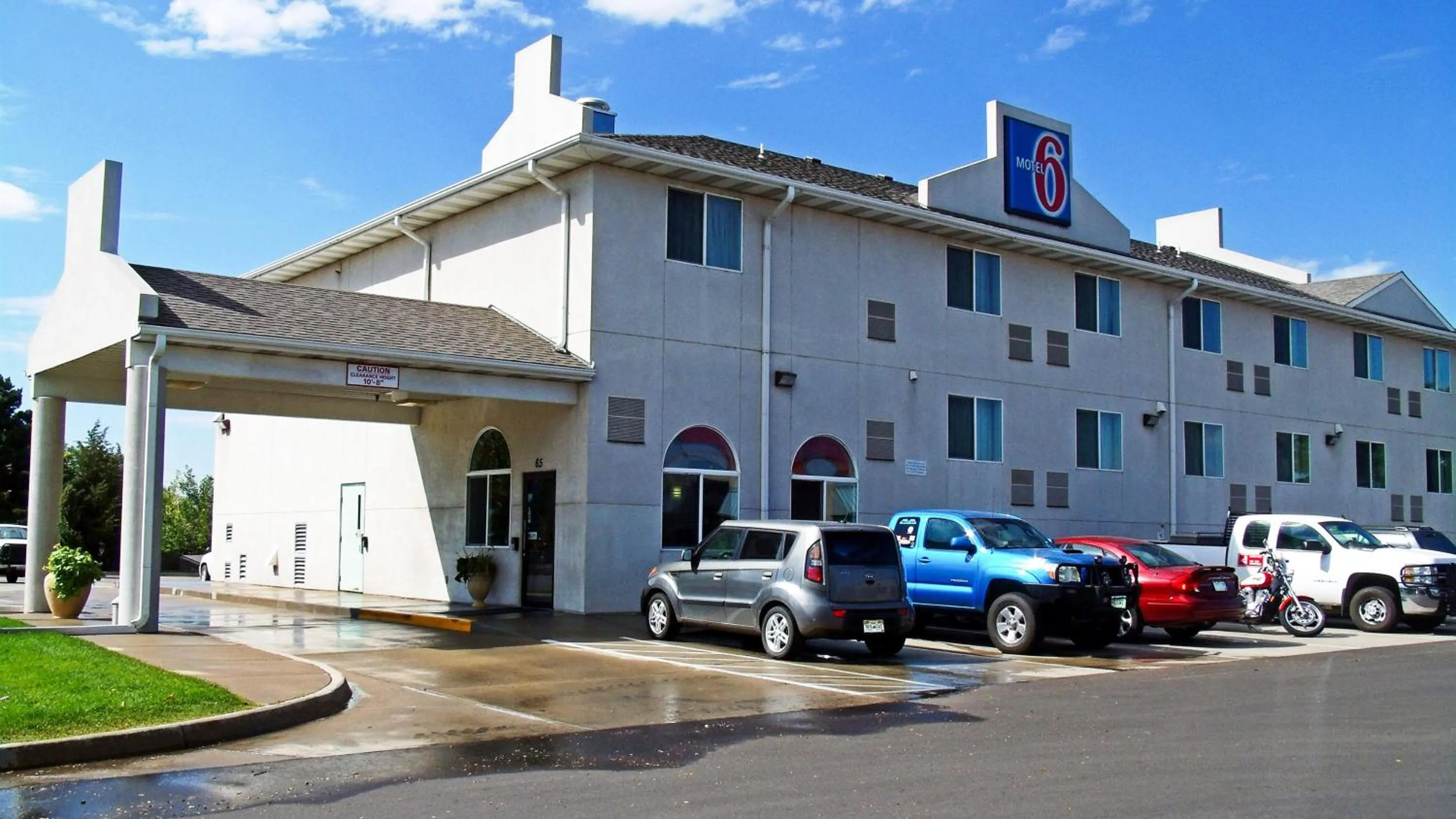 Facade/entrance in Motel 6-Fort Lupton, CO