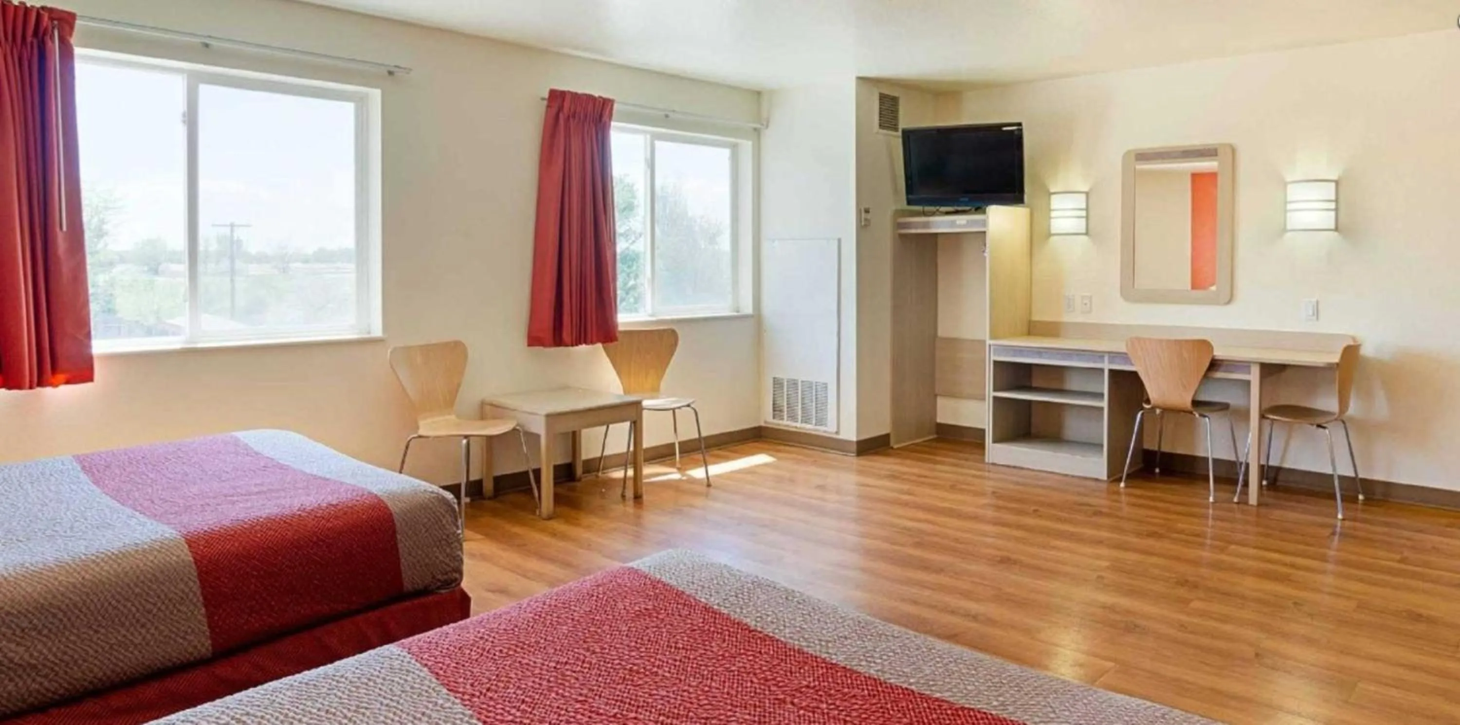 Photo of the whole room, Bed in Motel 6-Fort Lupton, CO