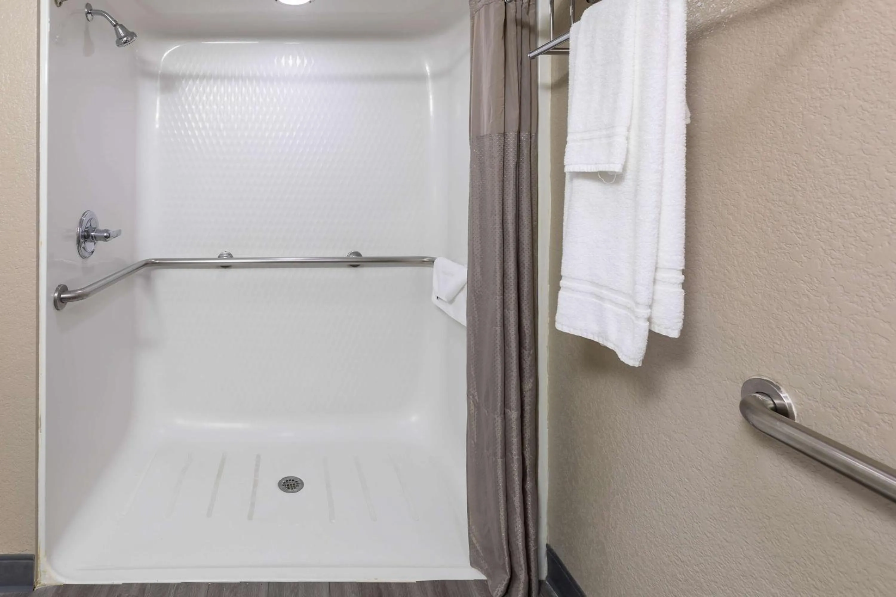 Bathroom in Motel 6-Fort Lupton, CO