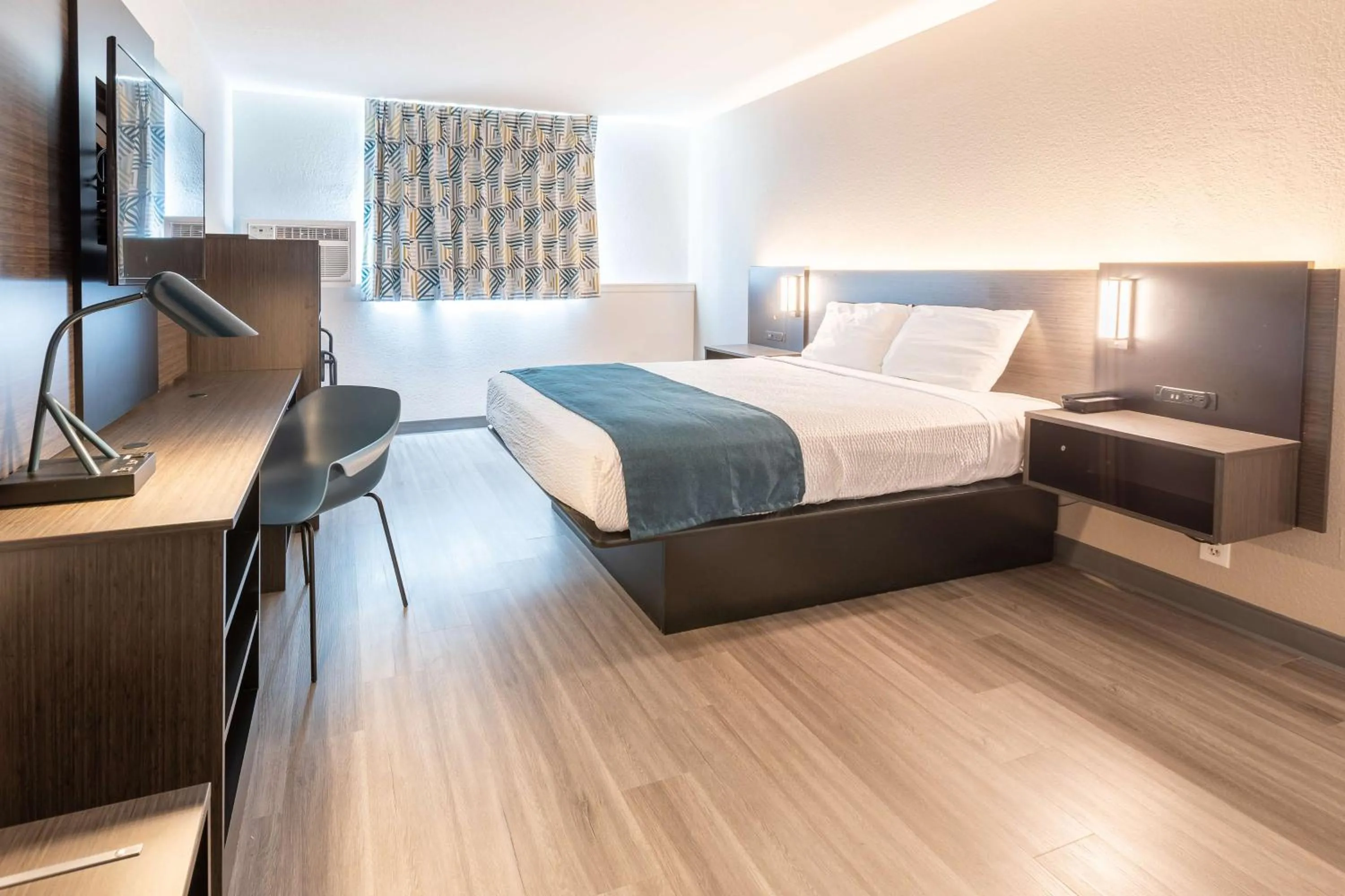 Bedroom, Bed in Motel 6-Fort Lupton, CO