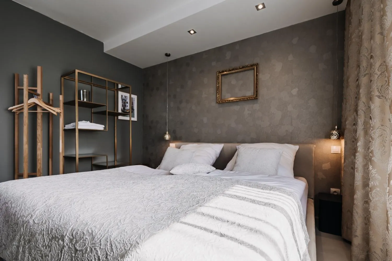 Bedroom, Bed in VILLA BRICOLA - Boutique Apartments