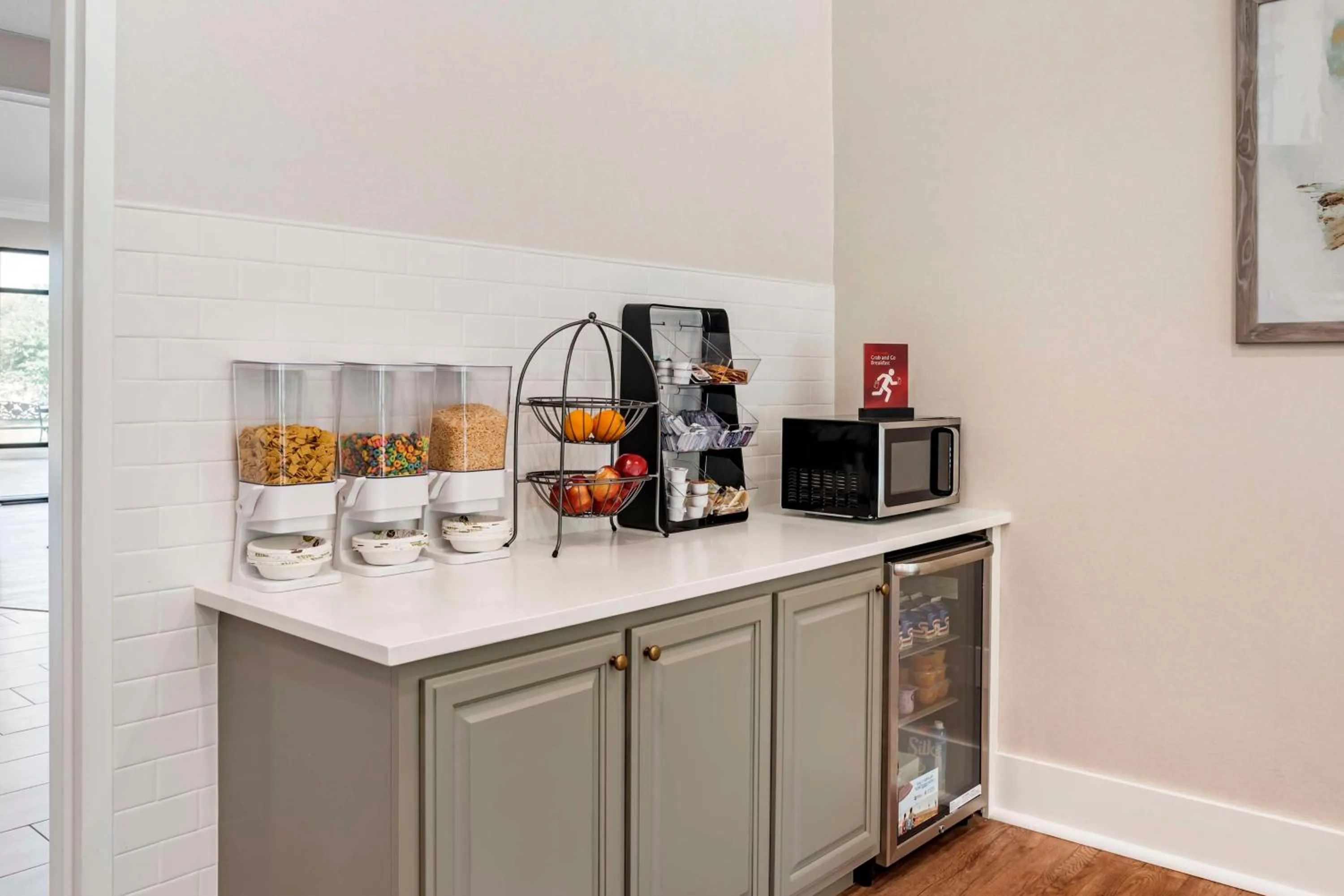 Breakfast in Best Western Plus Two Rivers Hotel & Suites