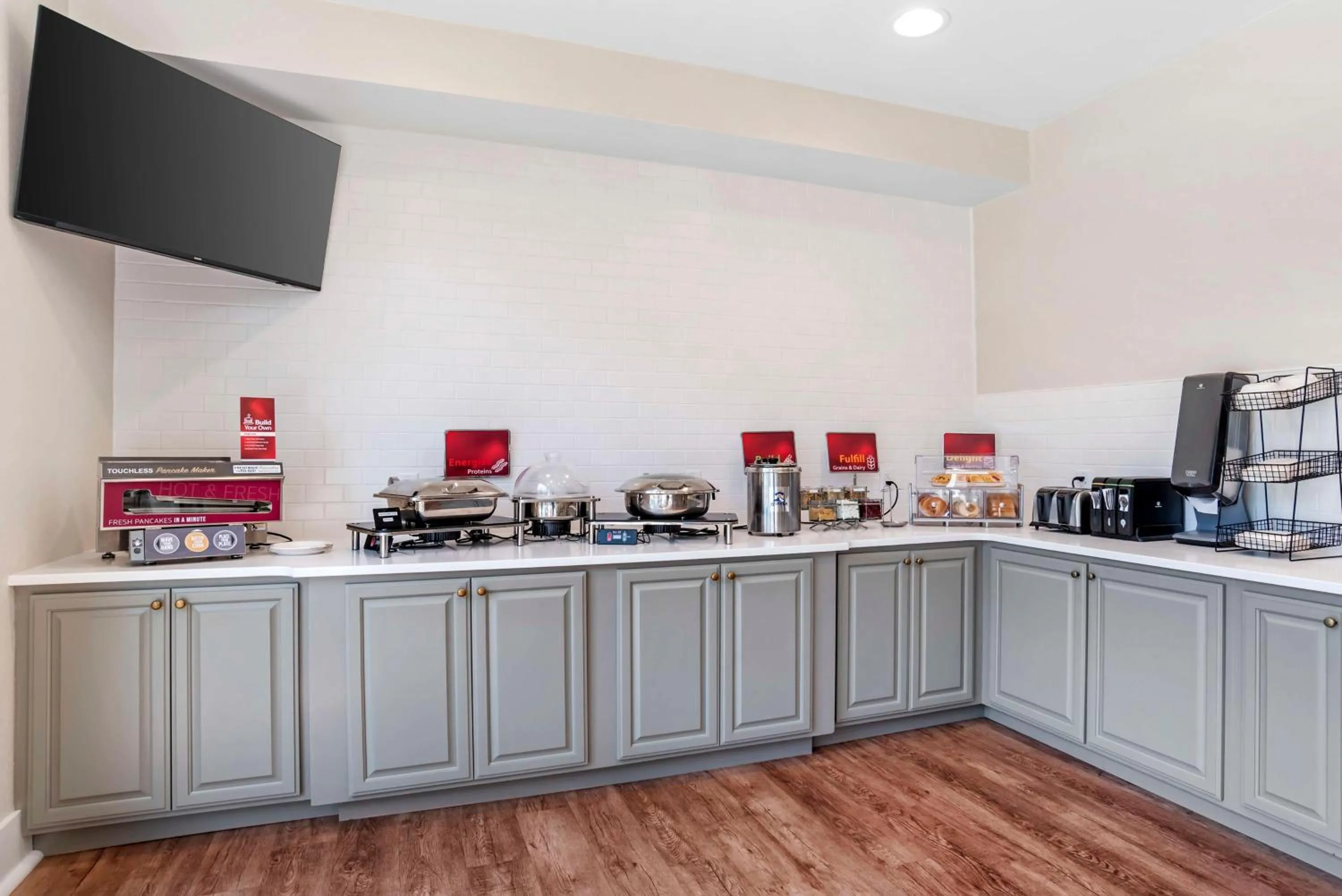 Breakfast in Best Western Plus Two Rivers Hotel & Suites