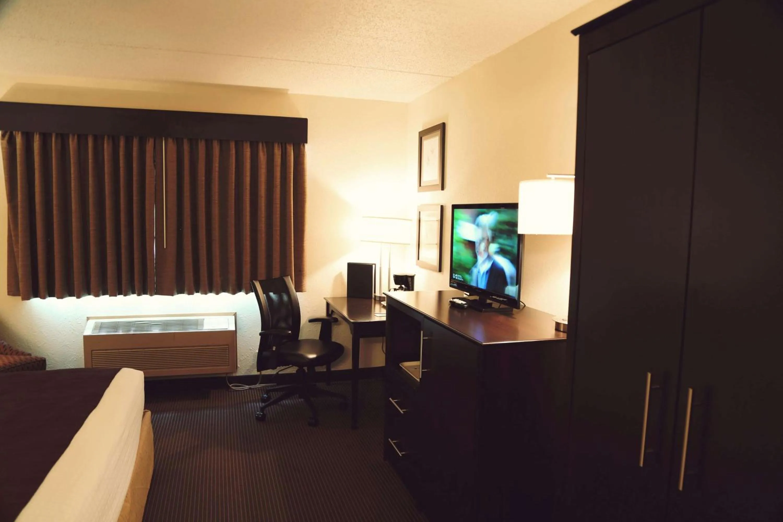 Photo of the whole room, Bed in AmericInn by Wyndham Wadena