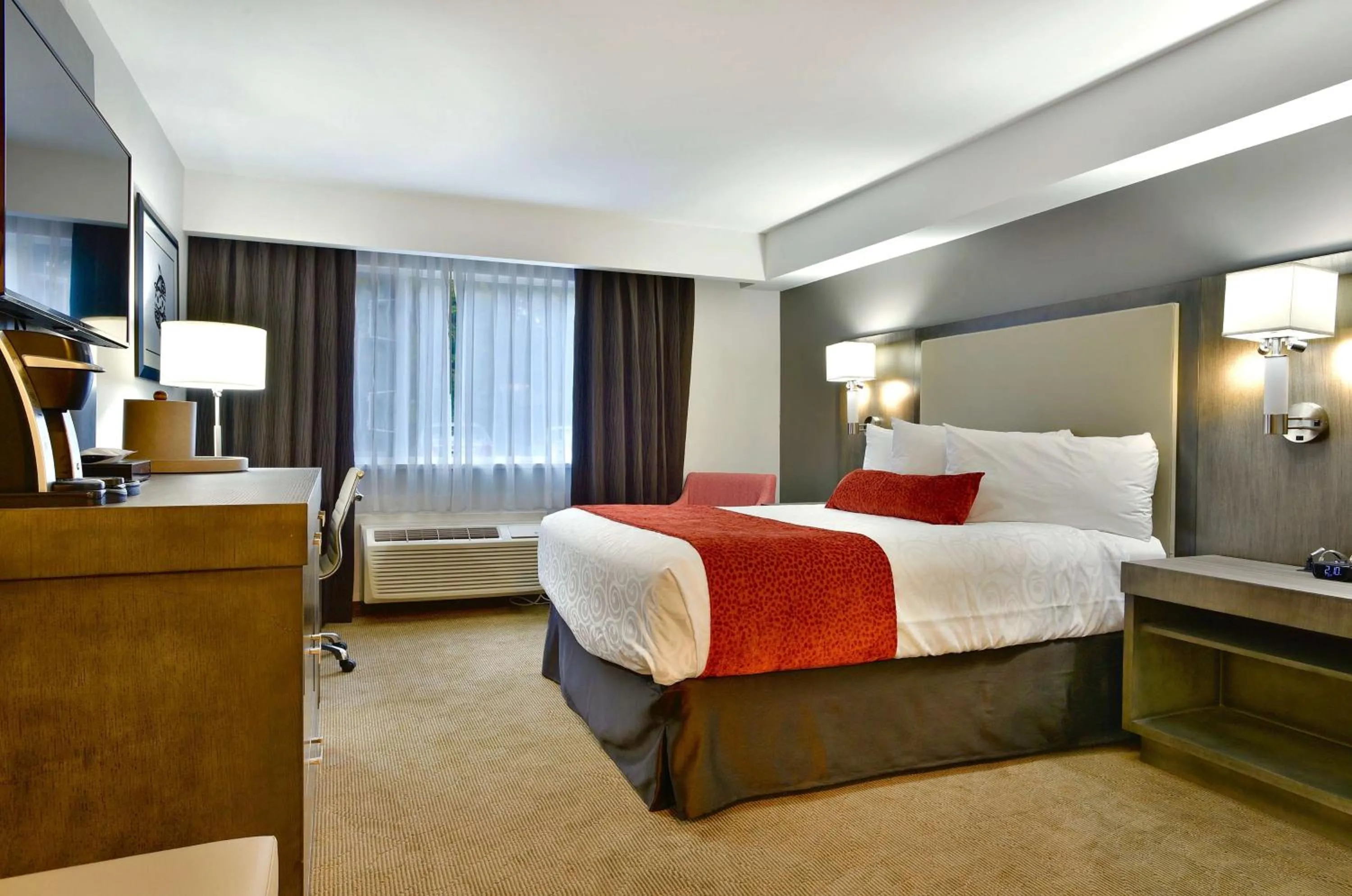 Bedroom, Bed in Best Western Cowichan Valley Inn