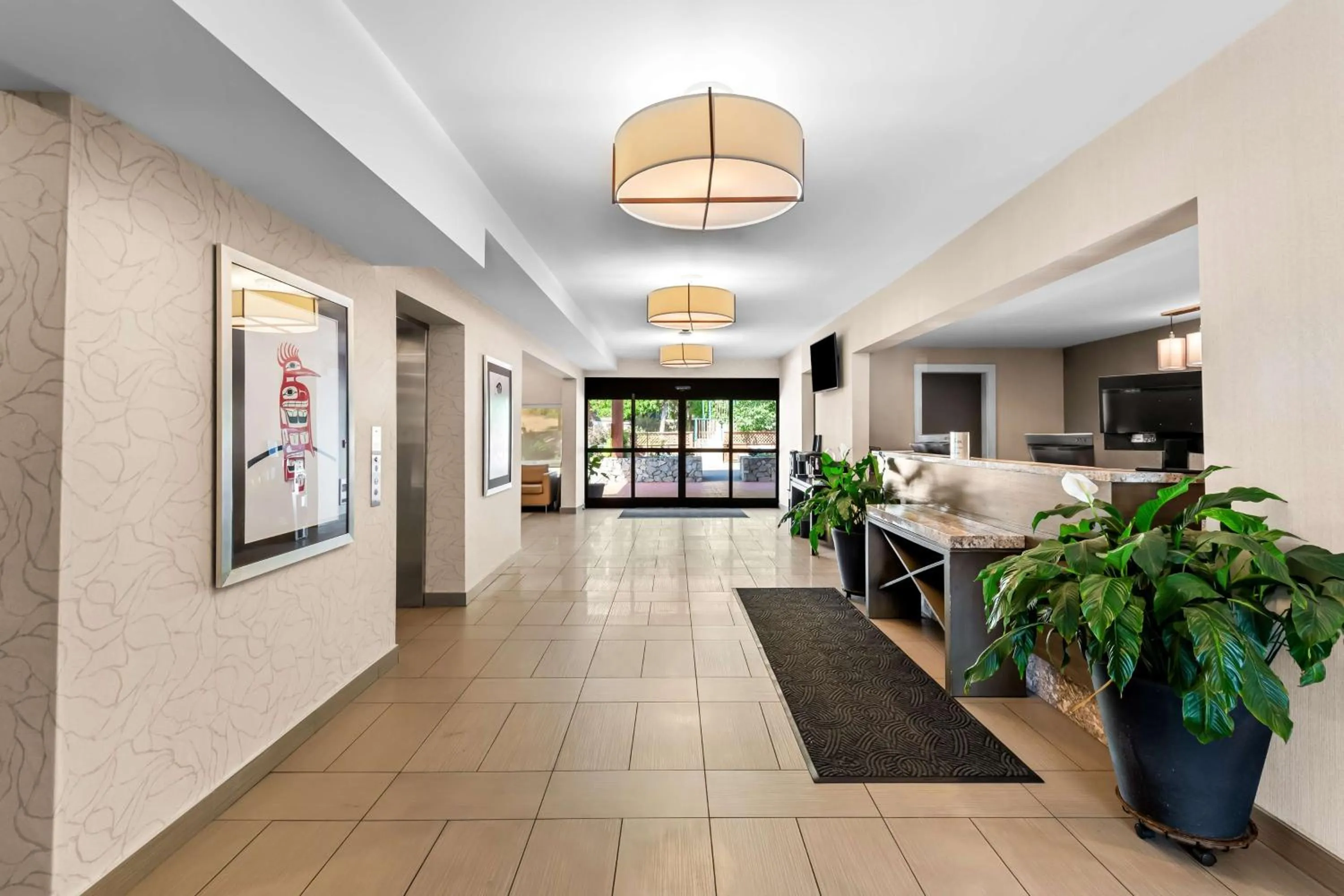Lobby or reception in Best Western Cowichan Valley Inn