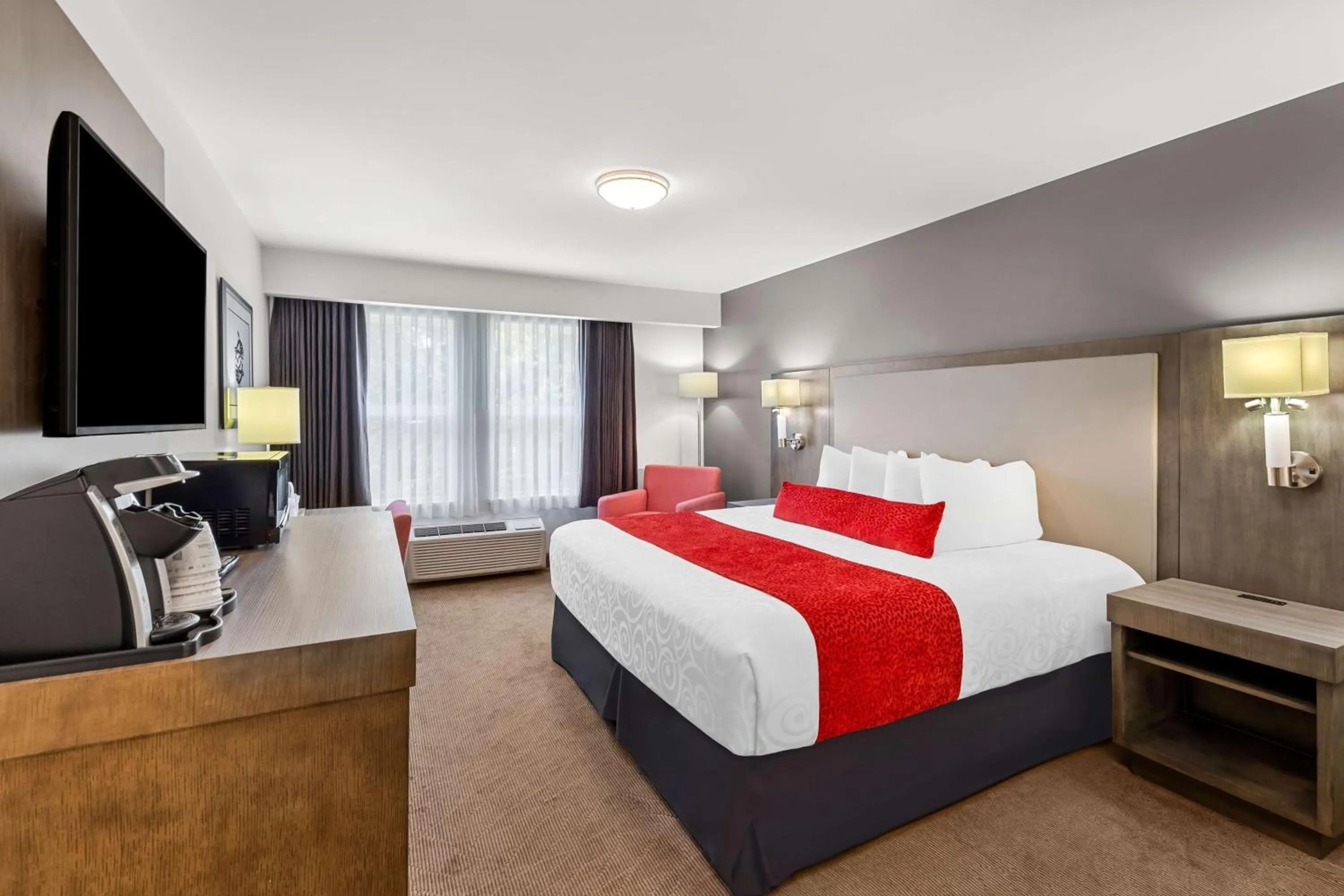 Bedroom, Bed in Best Western Cowichan Valley Inn