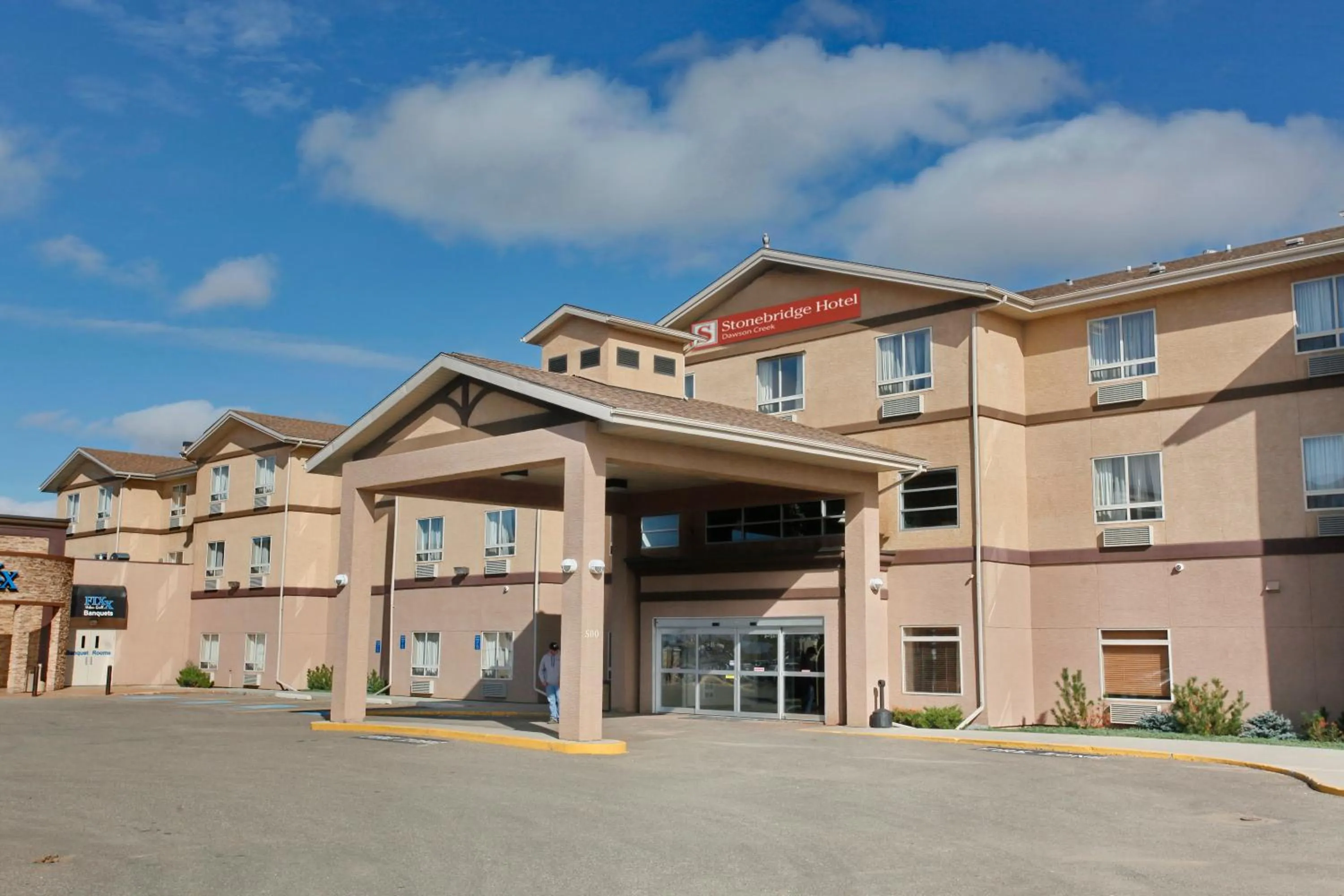 Facade/entrance in Stonebridge Hotel Dawson Creek