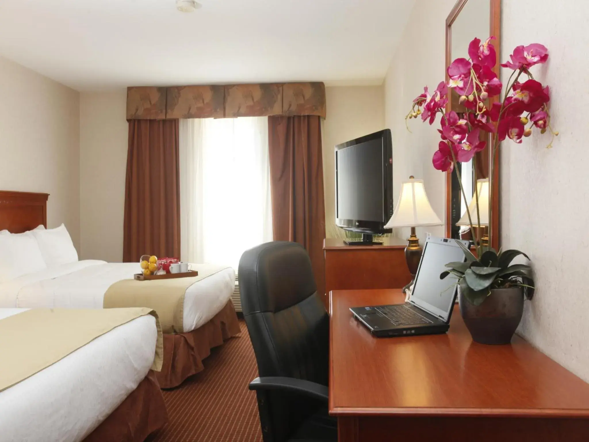 Queen Room with Two Queen Beds in Stonebridge Hotel Dawson Creek Queen Room with Two Queen Beds in Stonebridge Hotel Dawson Creek