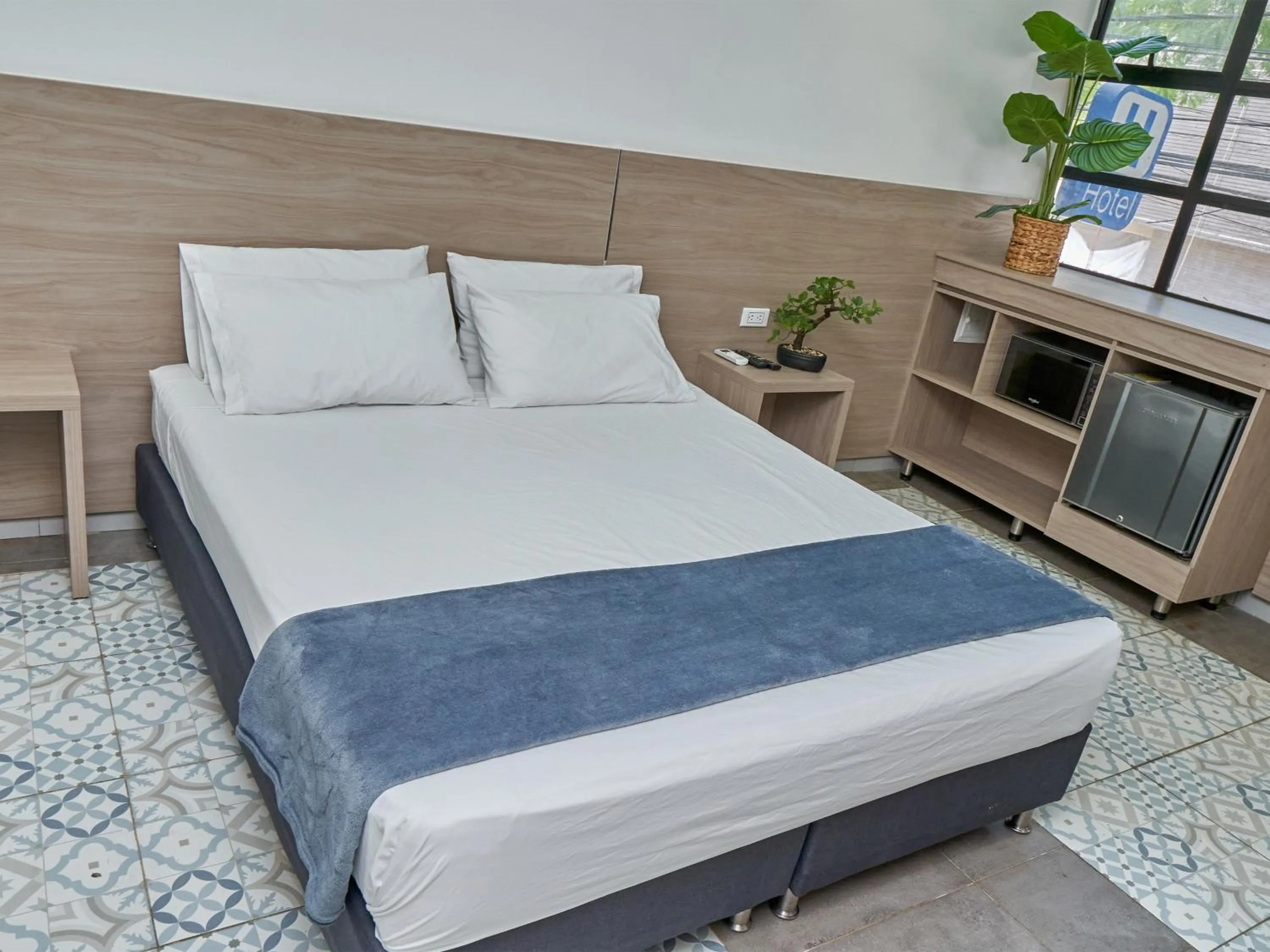 Kitchen or kitchenette, Bed in Stanza Hotel Medellin