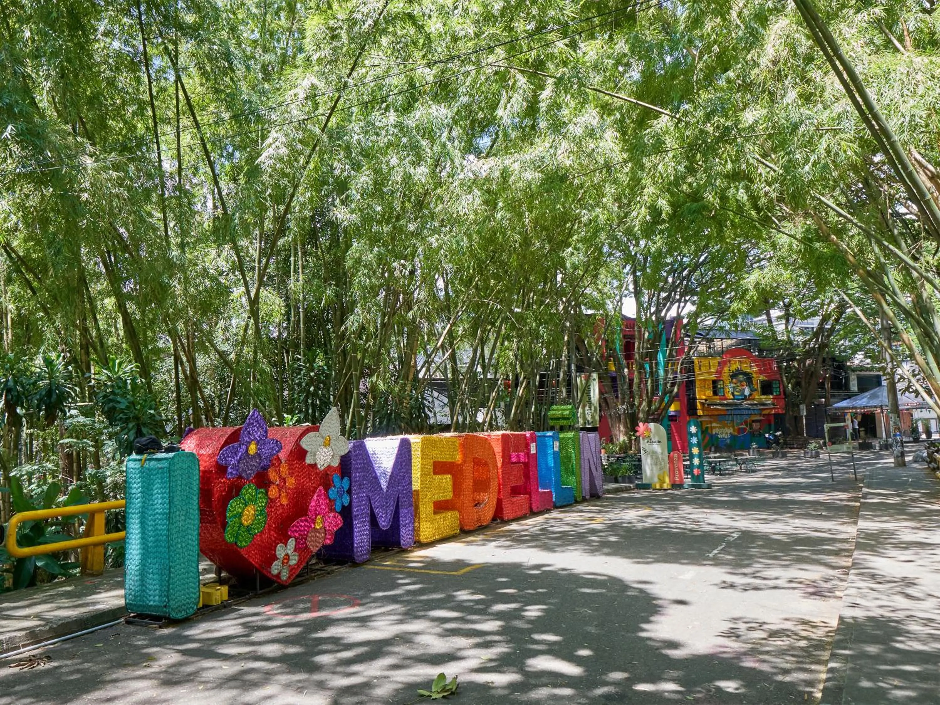 Text overlay in Stanza Hotel Medellin