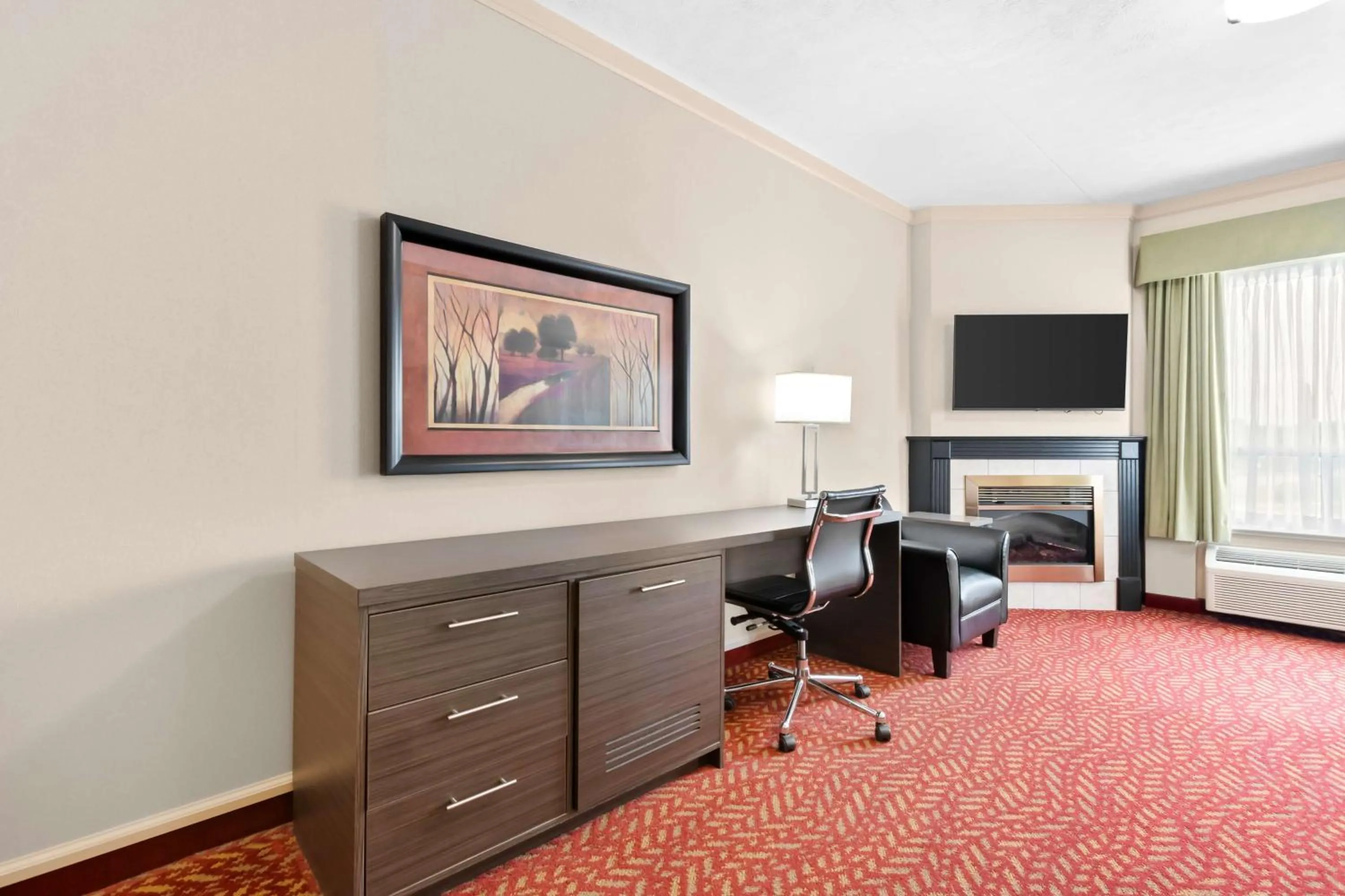 Bedroom in Best Western Inn On The Bay