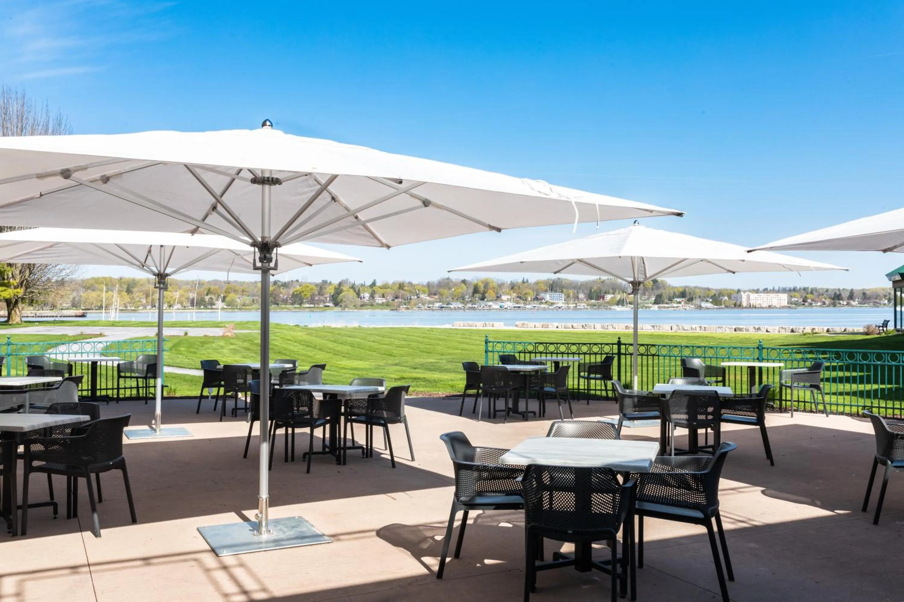 Restaurant/places to eat in Best Western Inn On The Bay