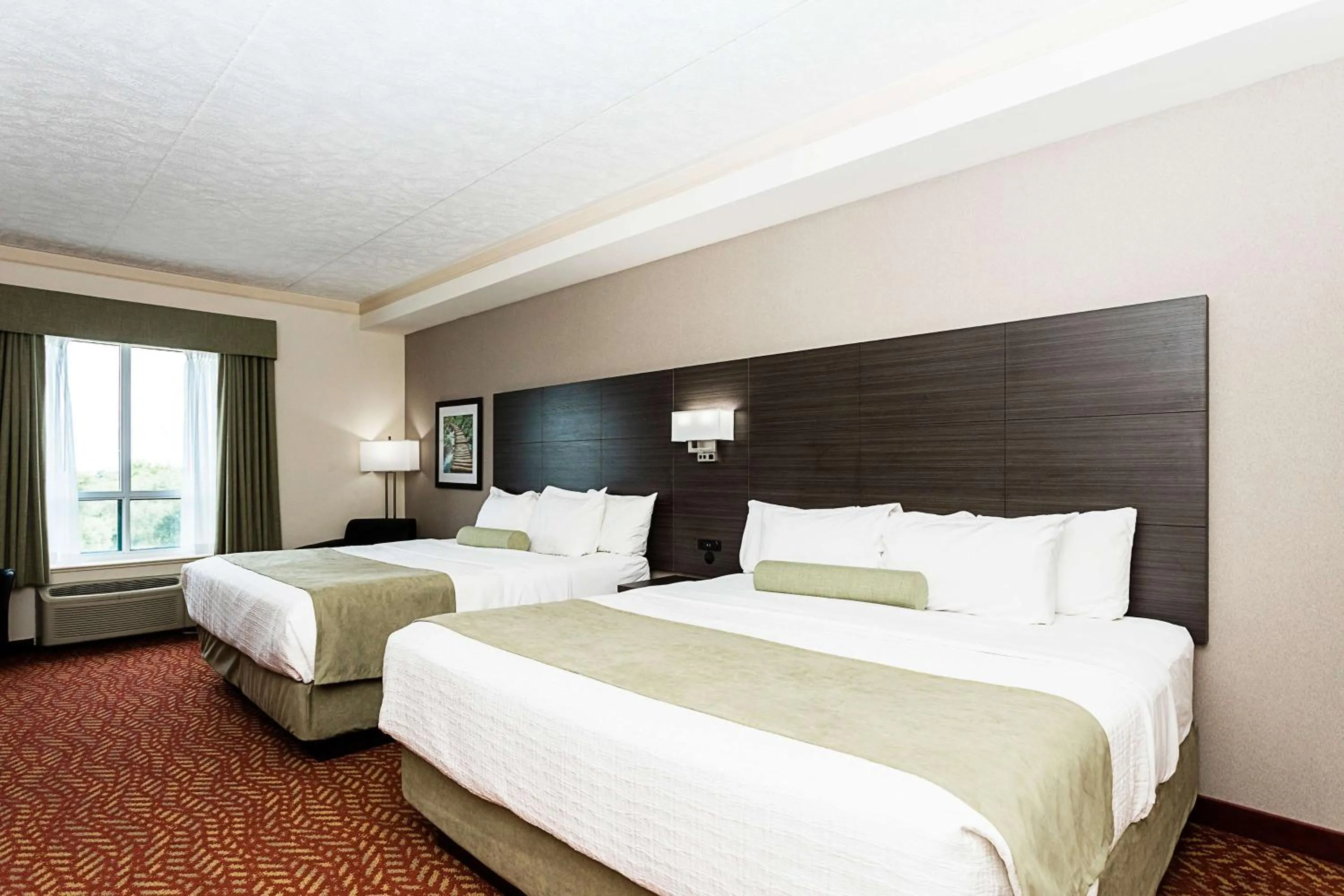 Photo of the whole room, Bed in Best Western Inn On The Bay