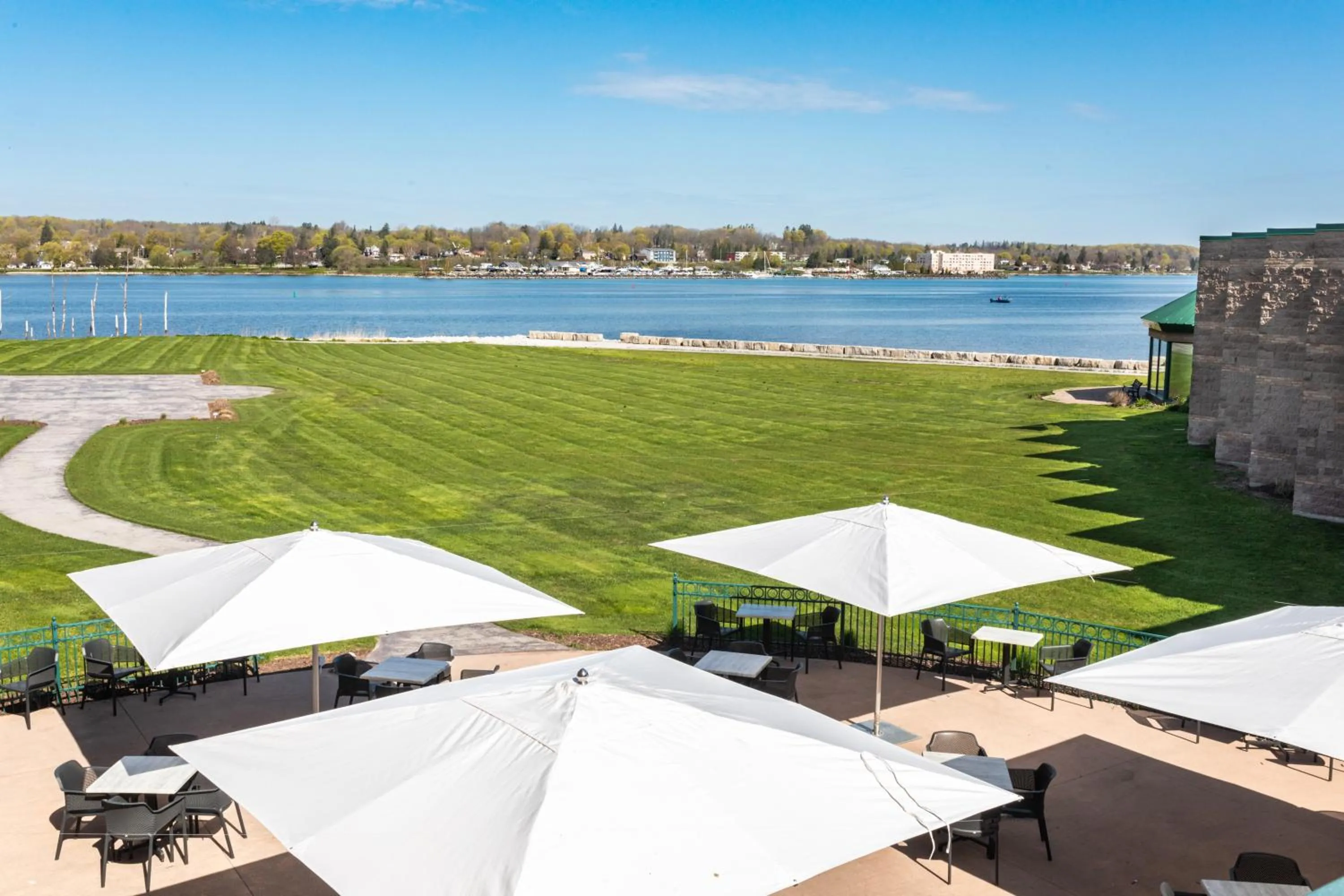 Restaurant/places to eat in Best Western Inn On The Bay