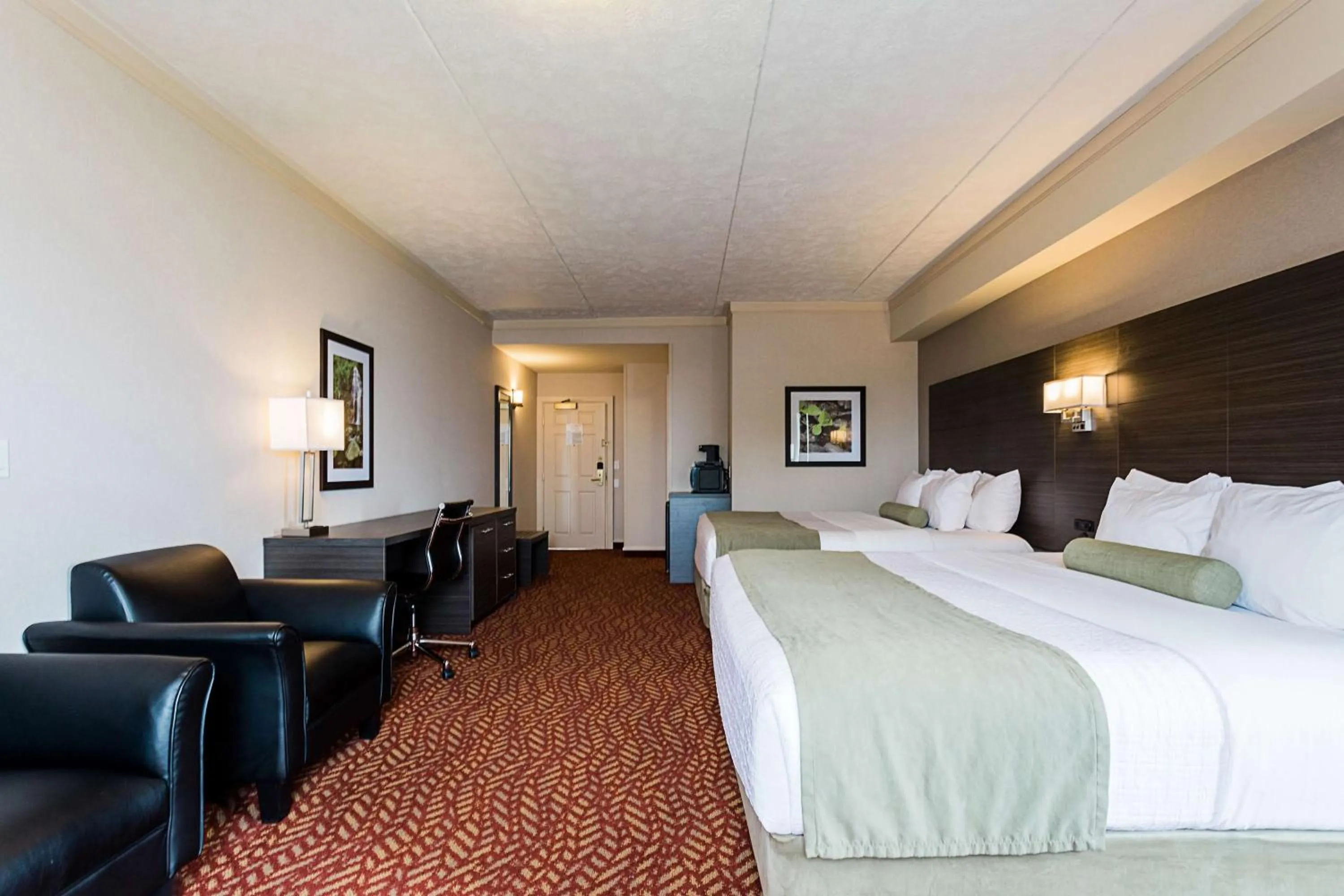 Photo of the whole room, Bed in Best Western Inn On The Bay