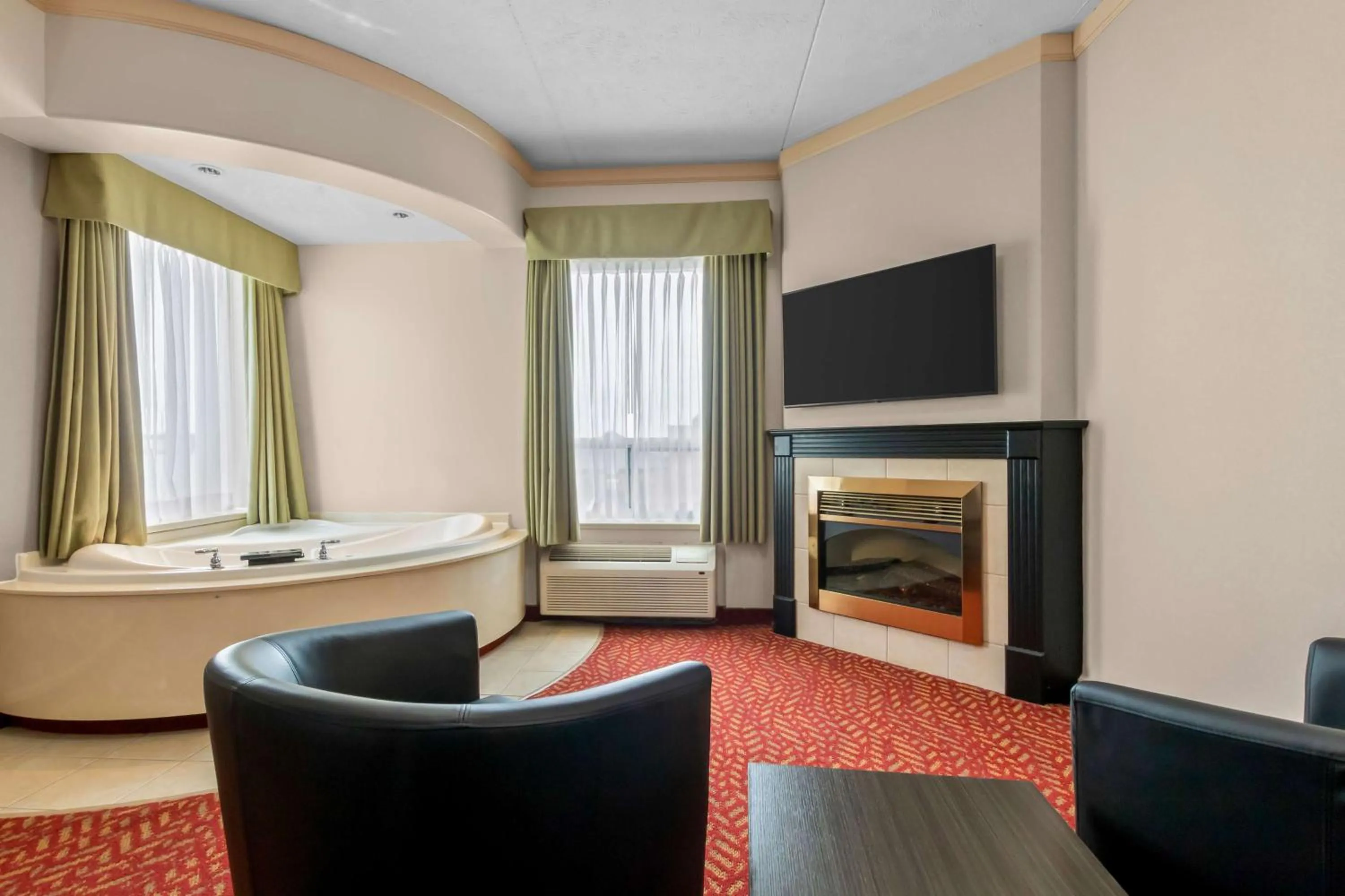 Bedroom in Best Western Inn On The Bay