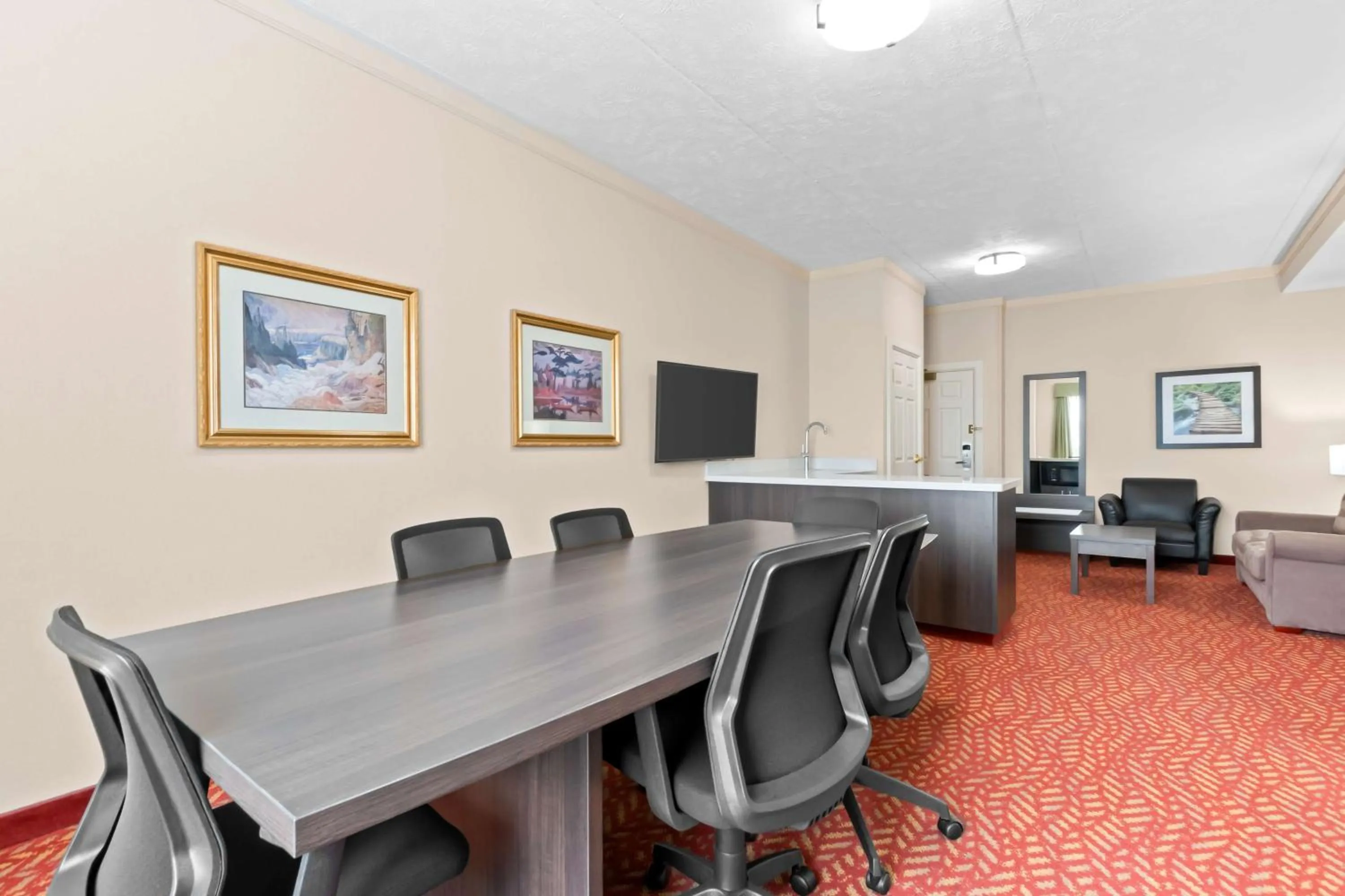 Bedroom in Best Western Inn On The Bay