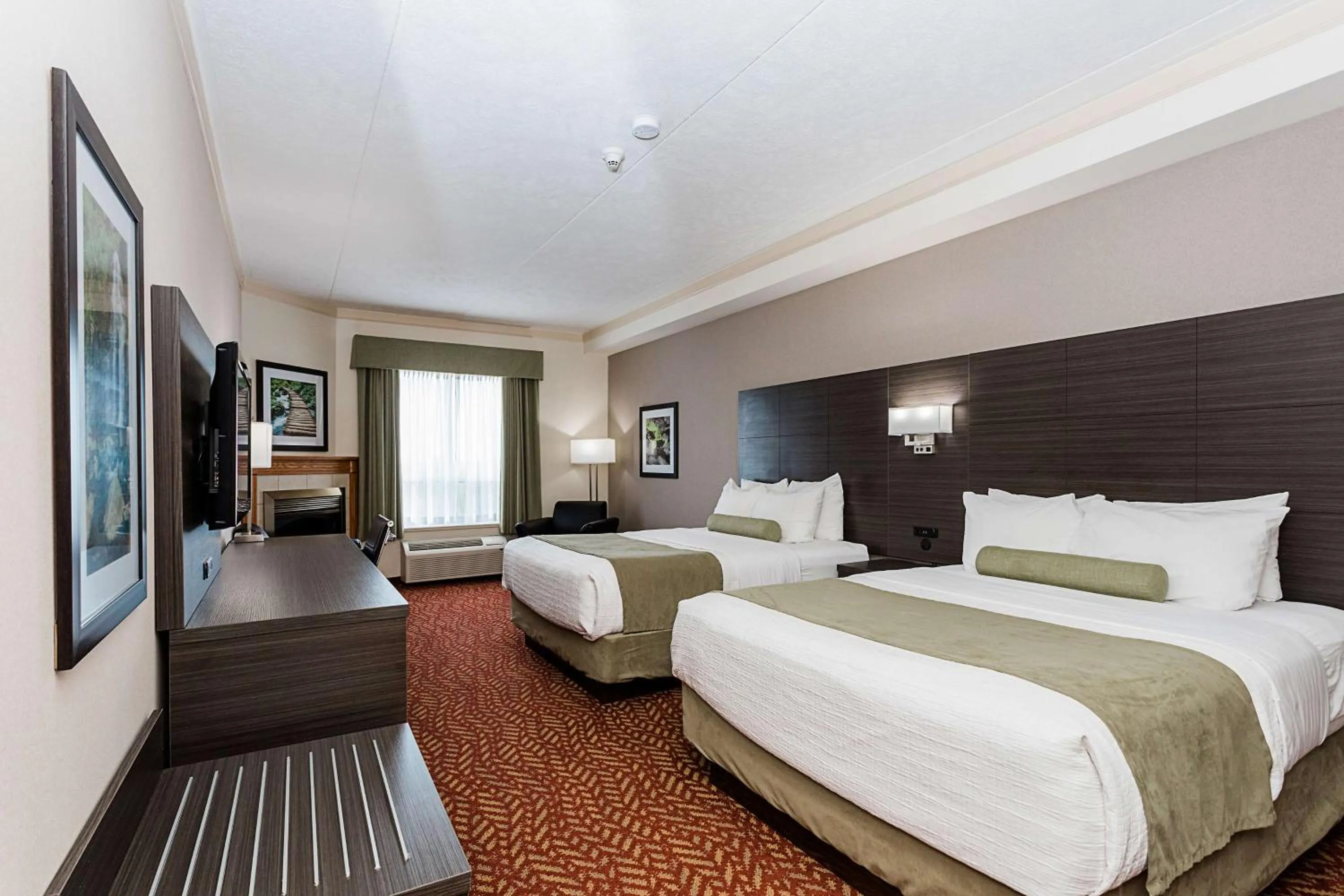 Photo of the whole room, Bed in Best Western Inn On The Bay