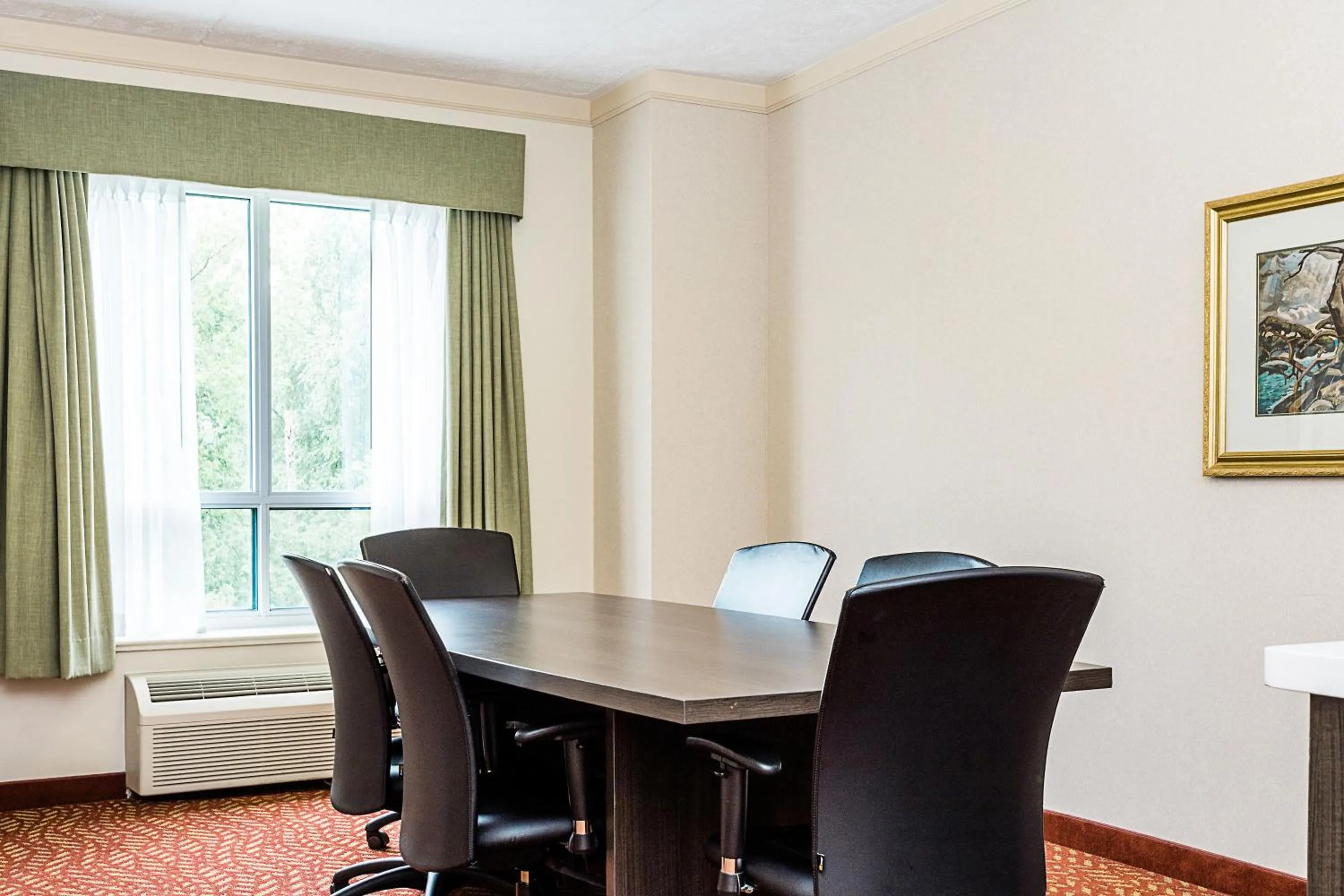 hair dresser in Best Western Inn On The Bay