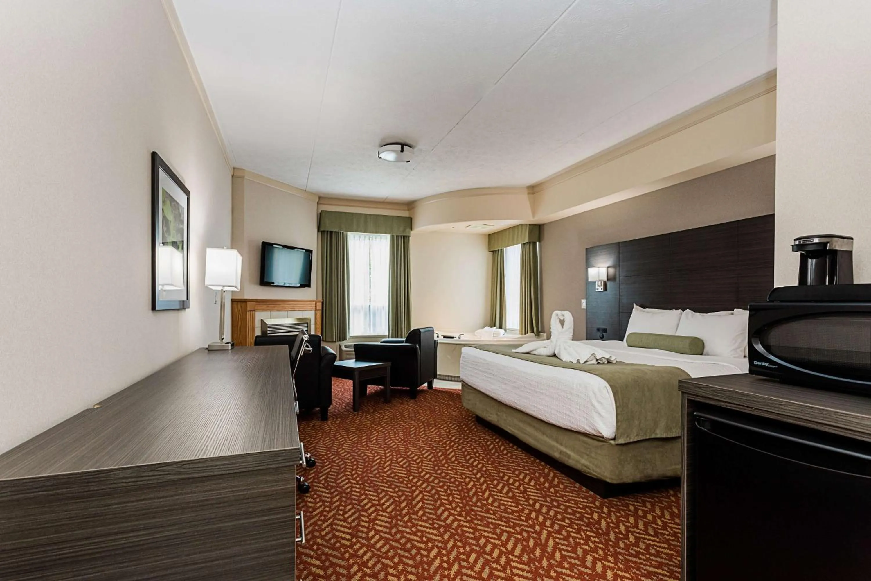 Photo of the whole room, Bed in Best Western Inn On The Bay