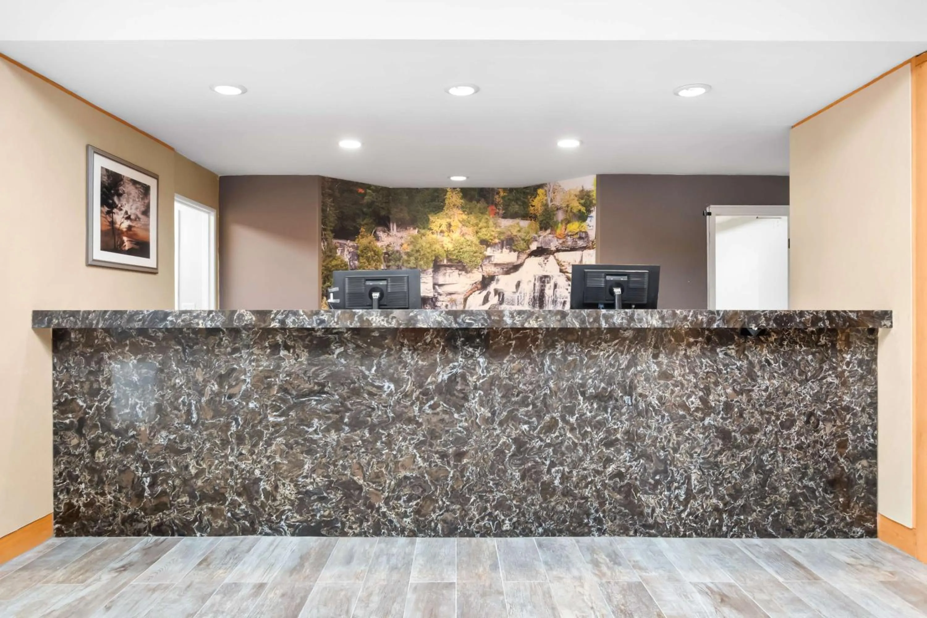 Lobby or reception in Best Western Inn On The Bay