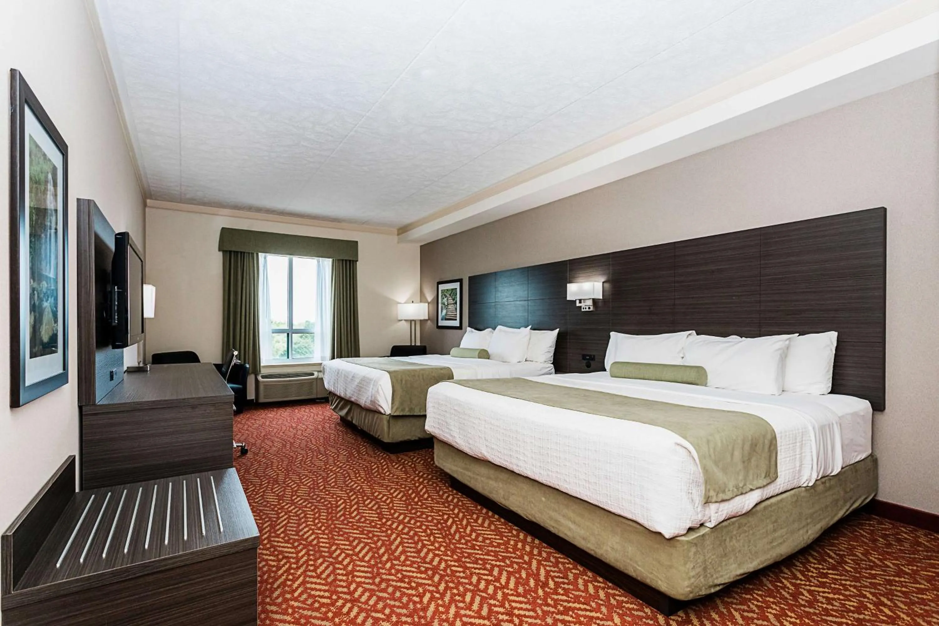 Photo of the whole room, Bed in Best Western Inn On The Bay