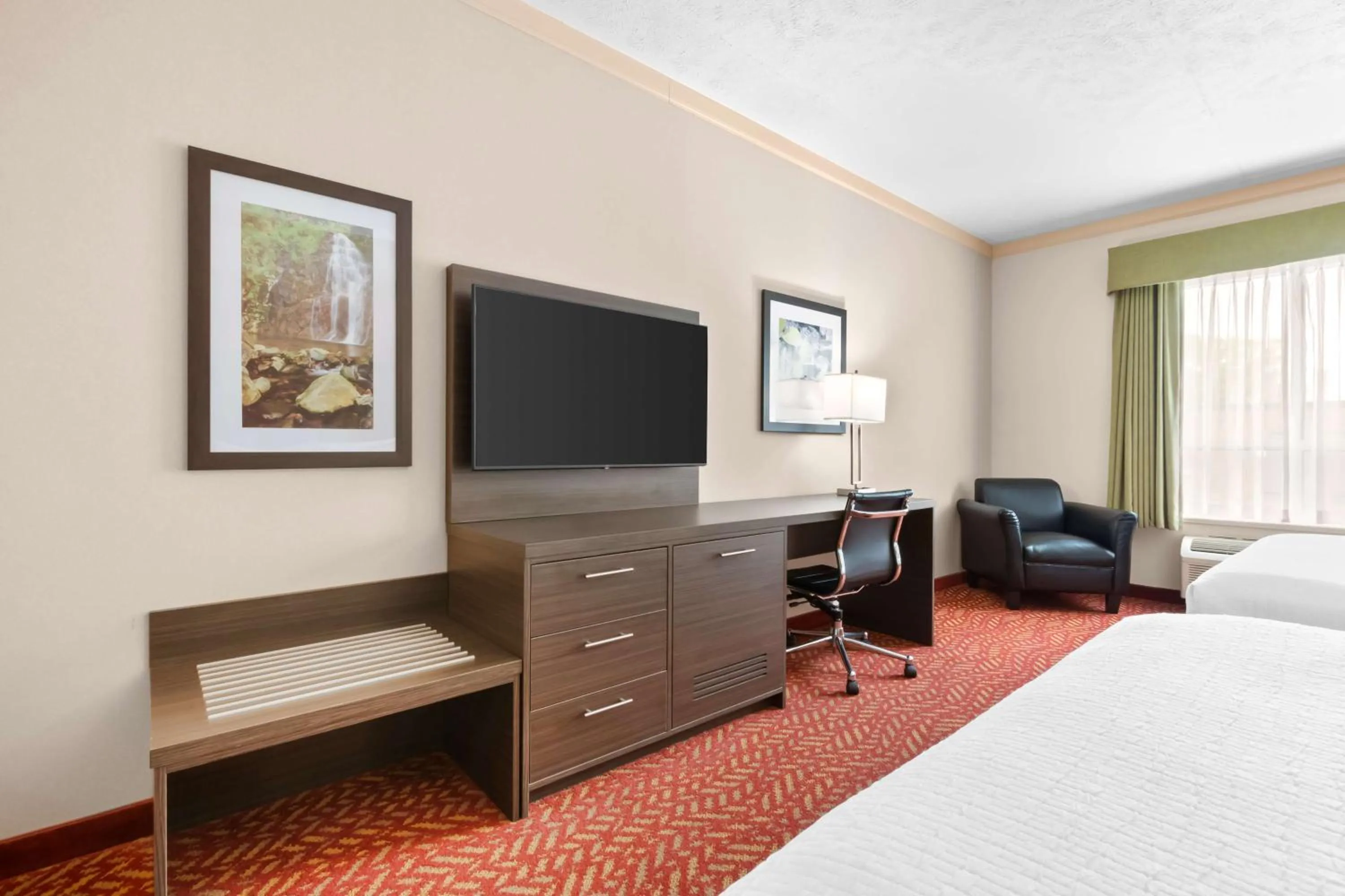 Bedroom, Bed in Best Western Inn On The Bay