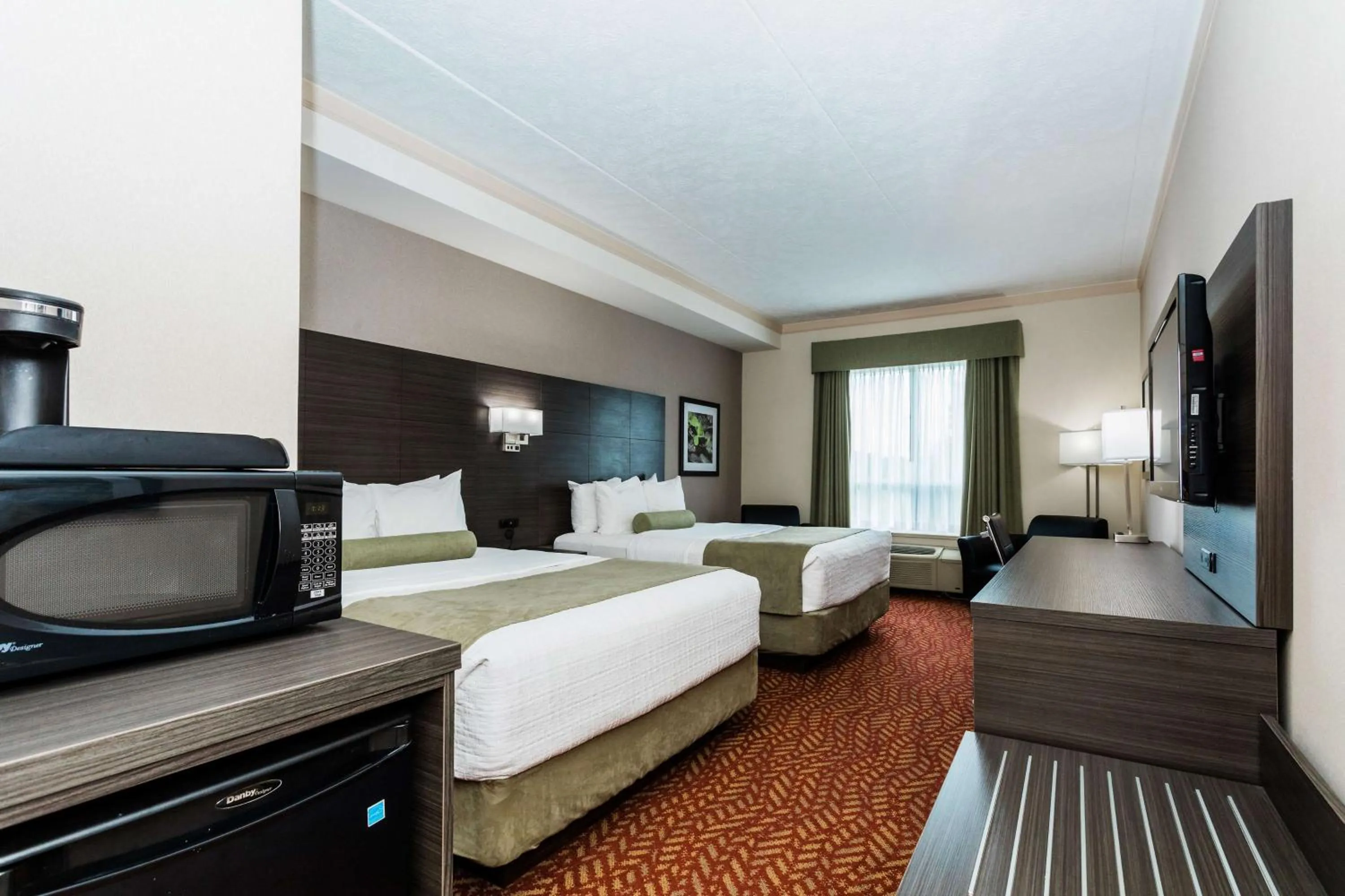 Photo of the whole room, Bed in Best Western Inn On The Bay