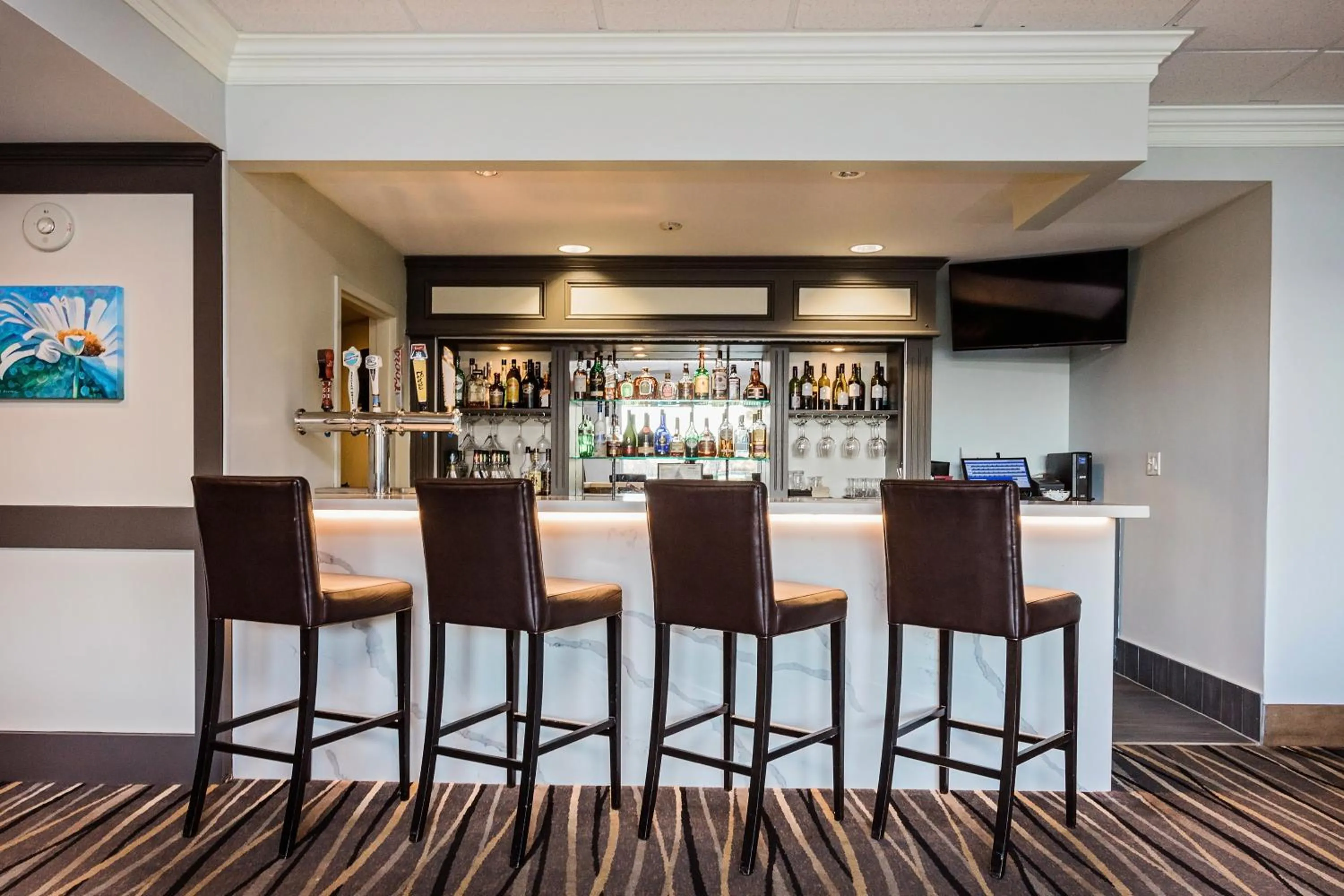 Restaurant/places to eat in Best Western Inn On The Bay