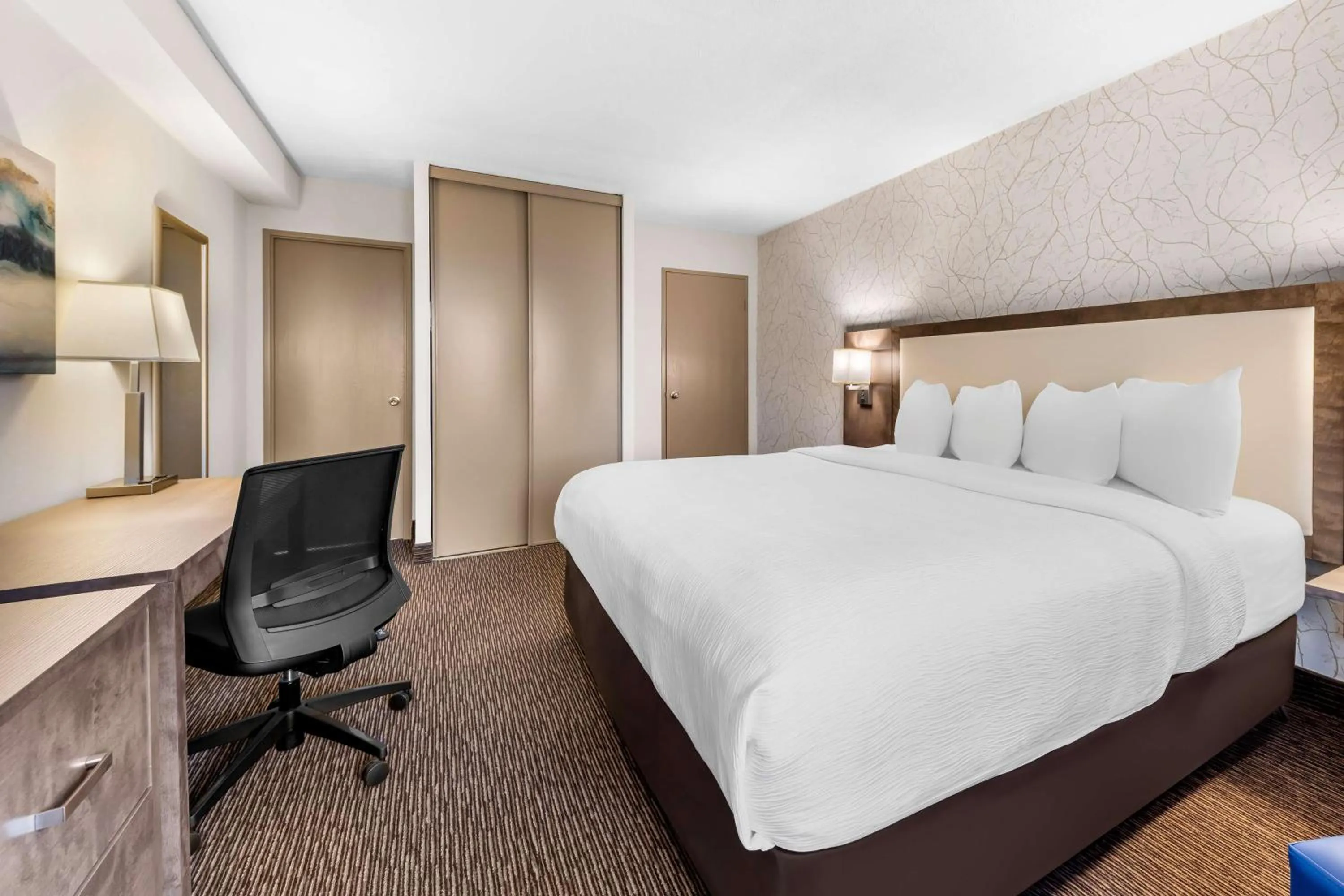 Bedroom, Bed in Best Western Halton Hills