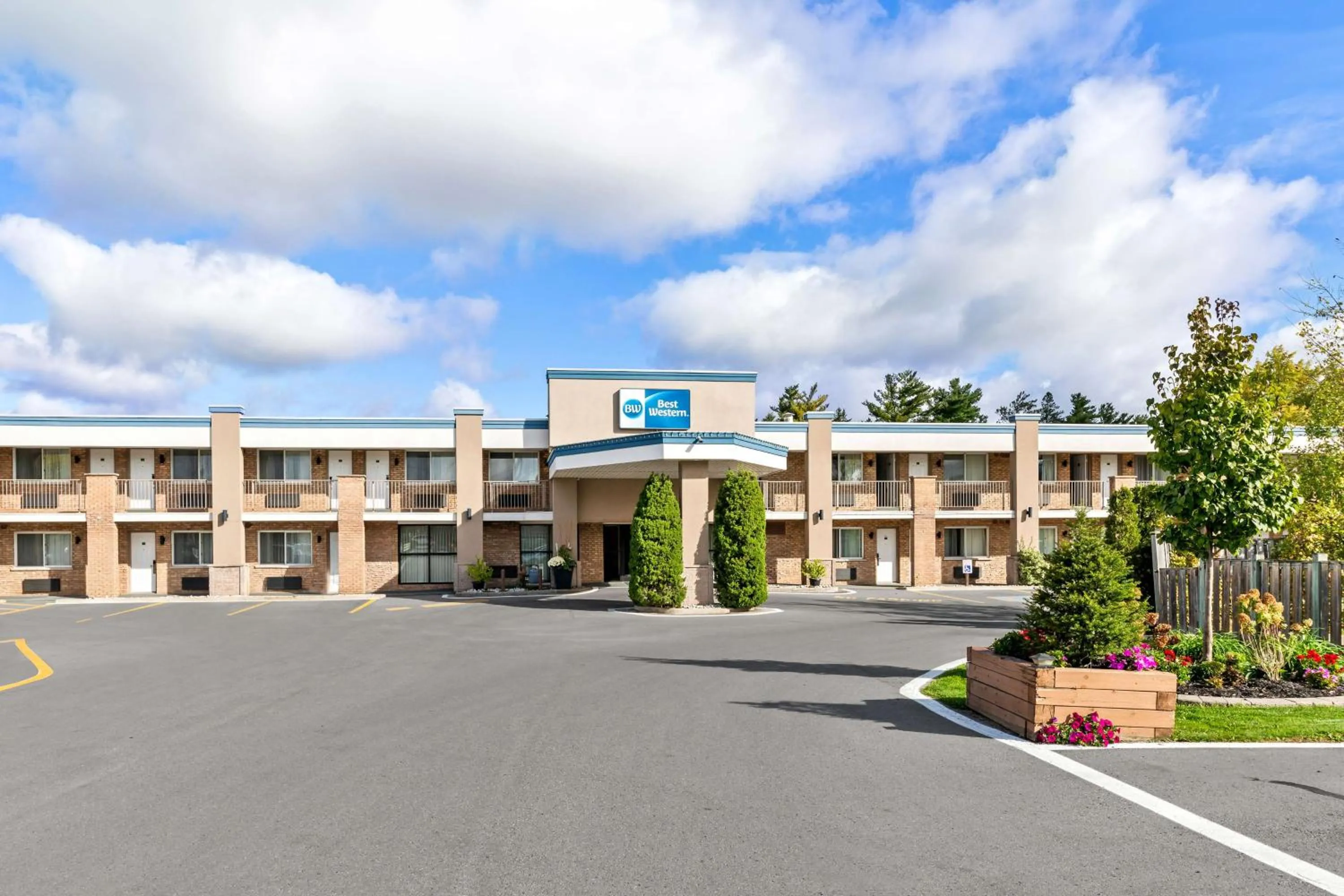 Property building in Best Western Halton Hills