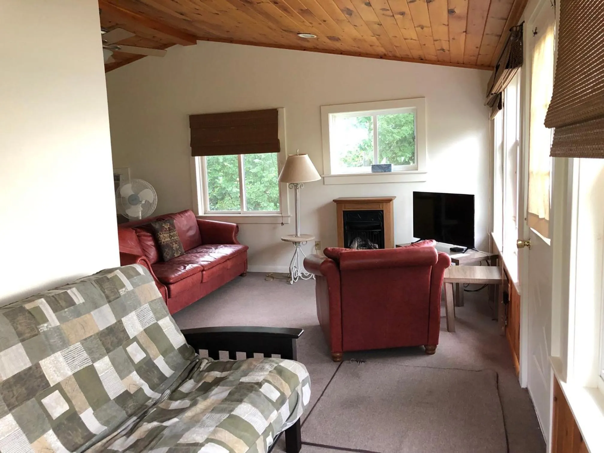 Living room in West Winds Motel & Cottages