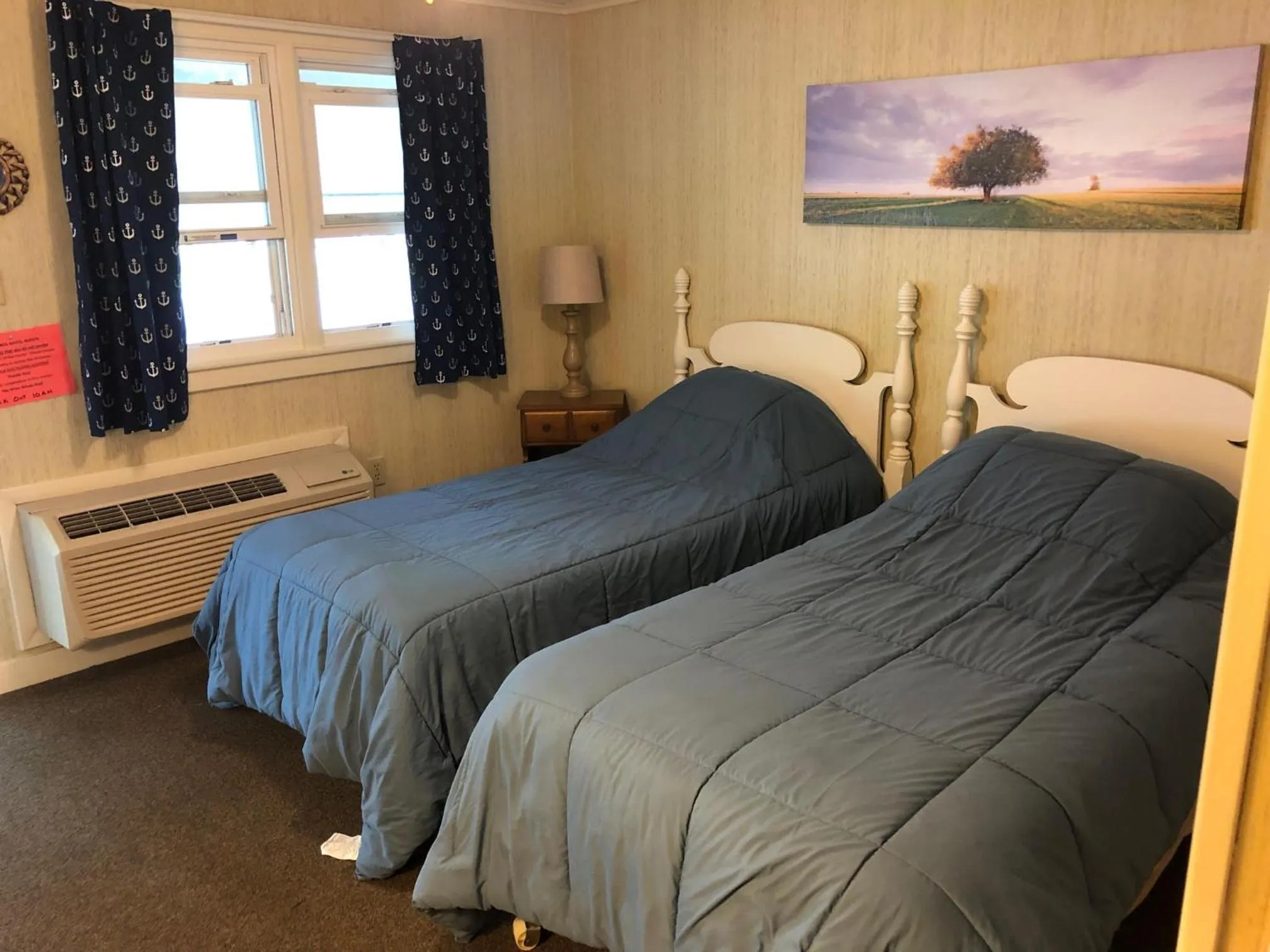 Bed in West Winds Motel & Cottages