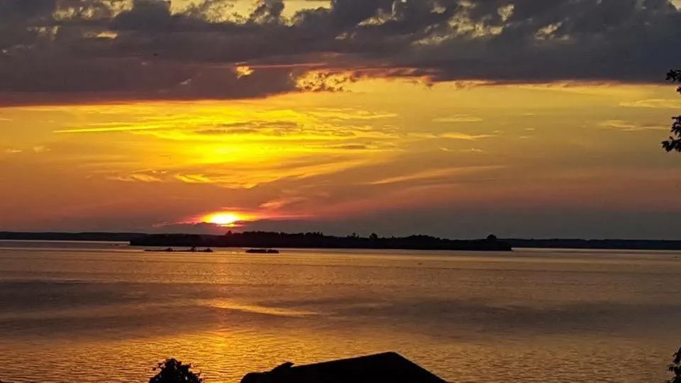 Sunset in West Winds Motel & Cottages