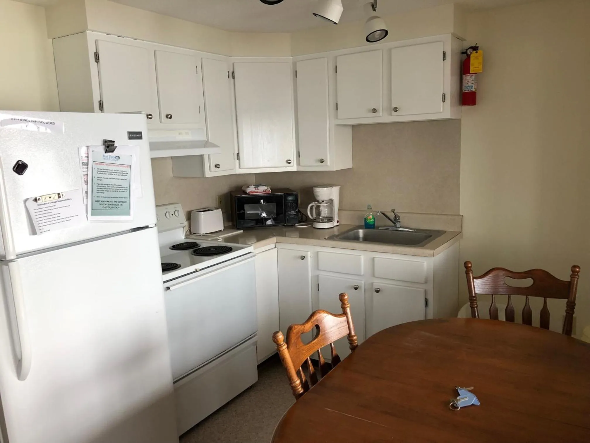 Kitchen or kitchenette in West Winds Motel & Cottages